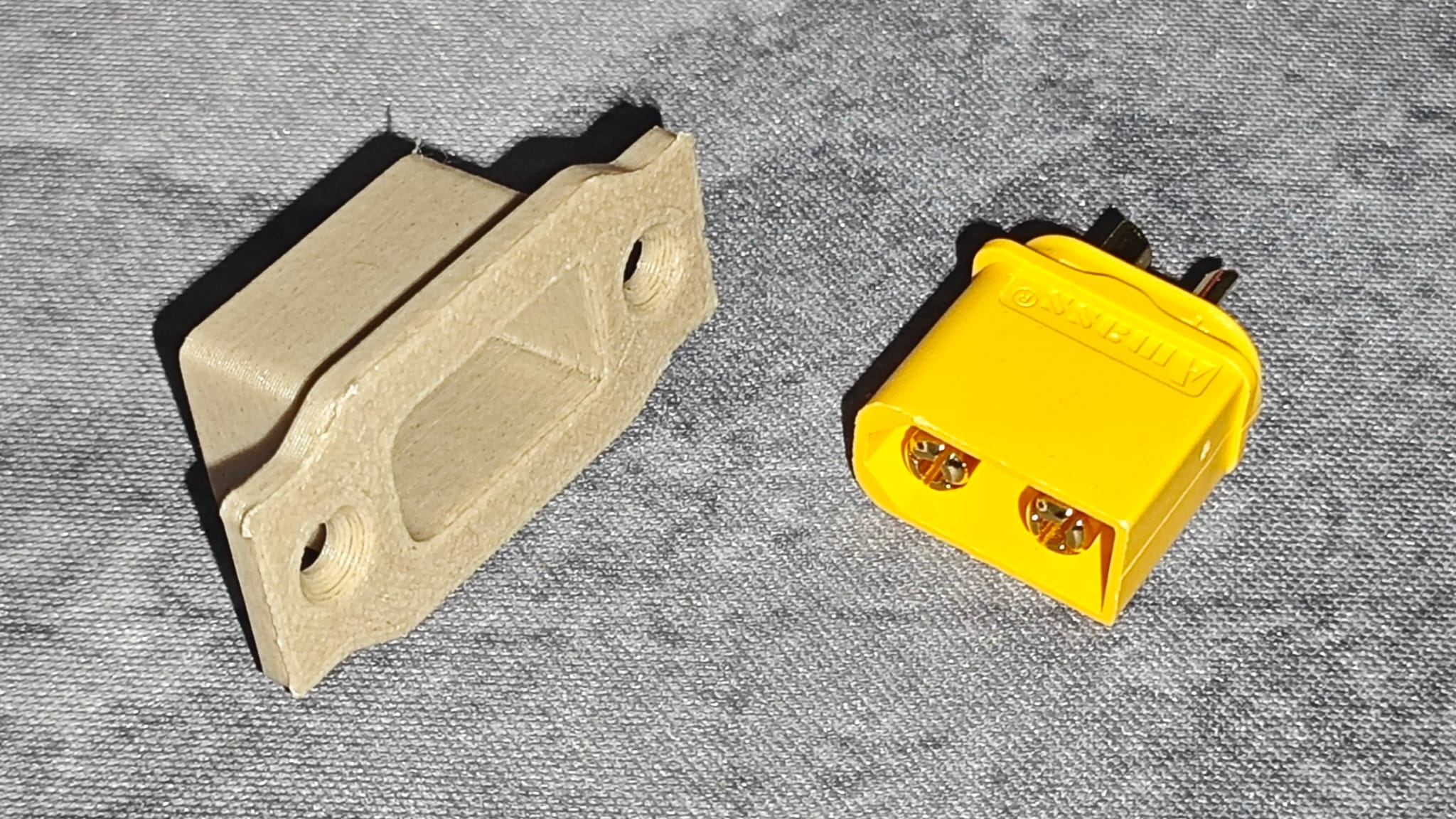 XT60H-M Screwable Adapter with Editable FreeCAD File
