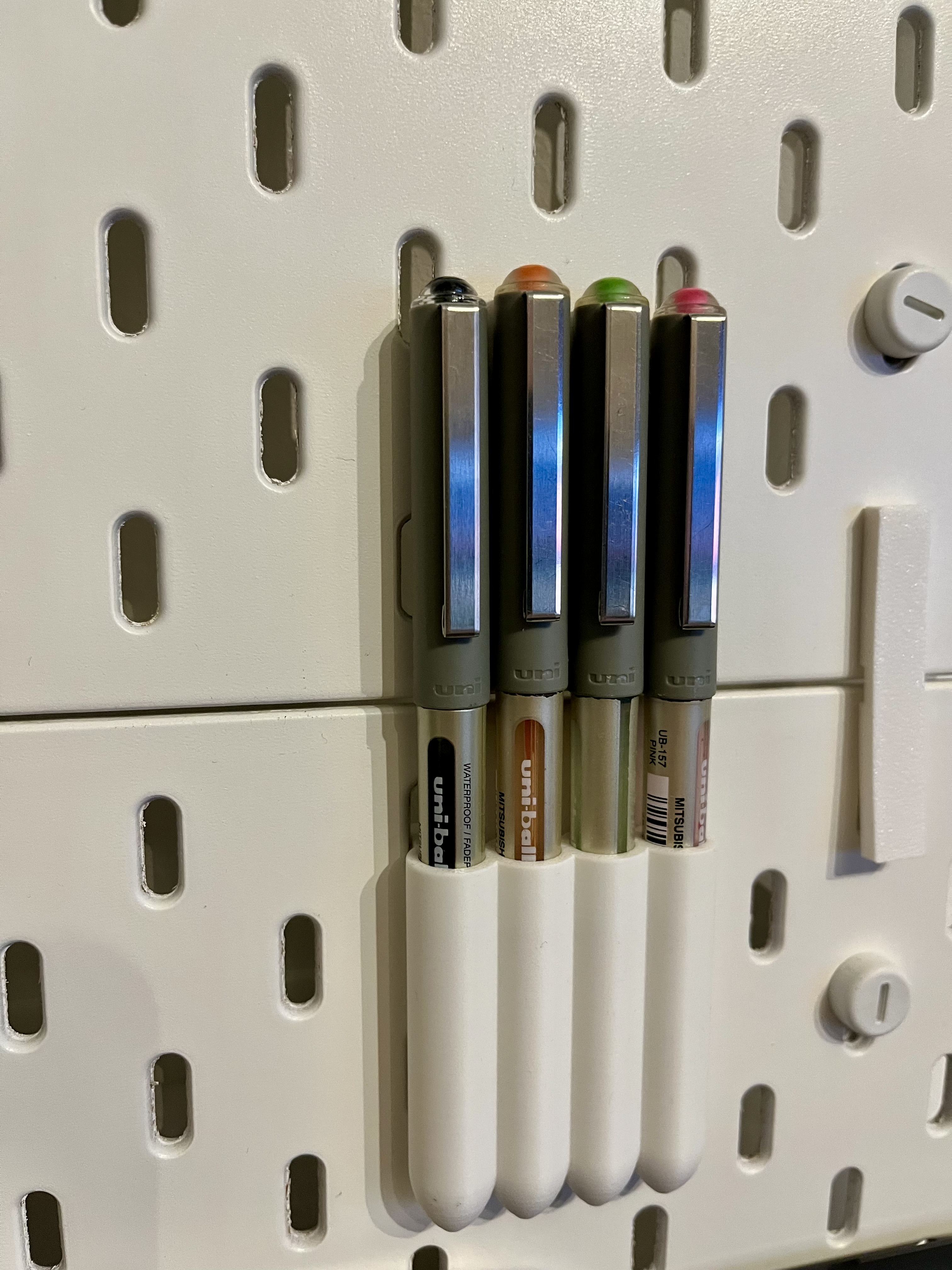 Penholder for IKEA SKÅDIS, fitting 4 uni-ball eye fine pens (UB-157)