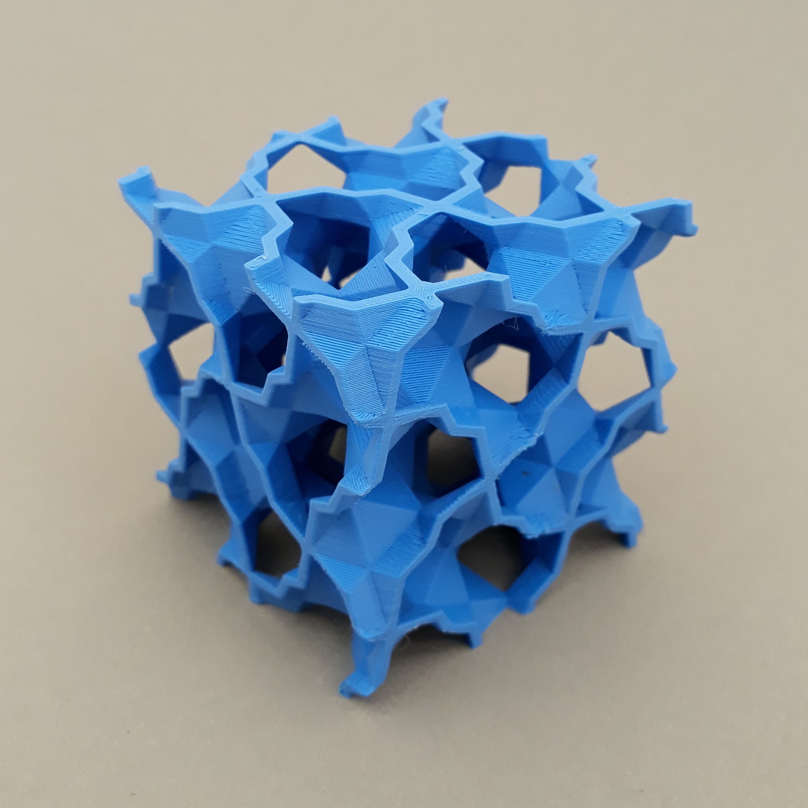 GYROID lowpoly — miniatura 7