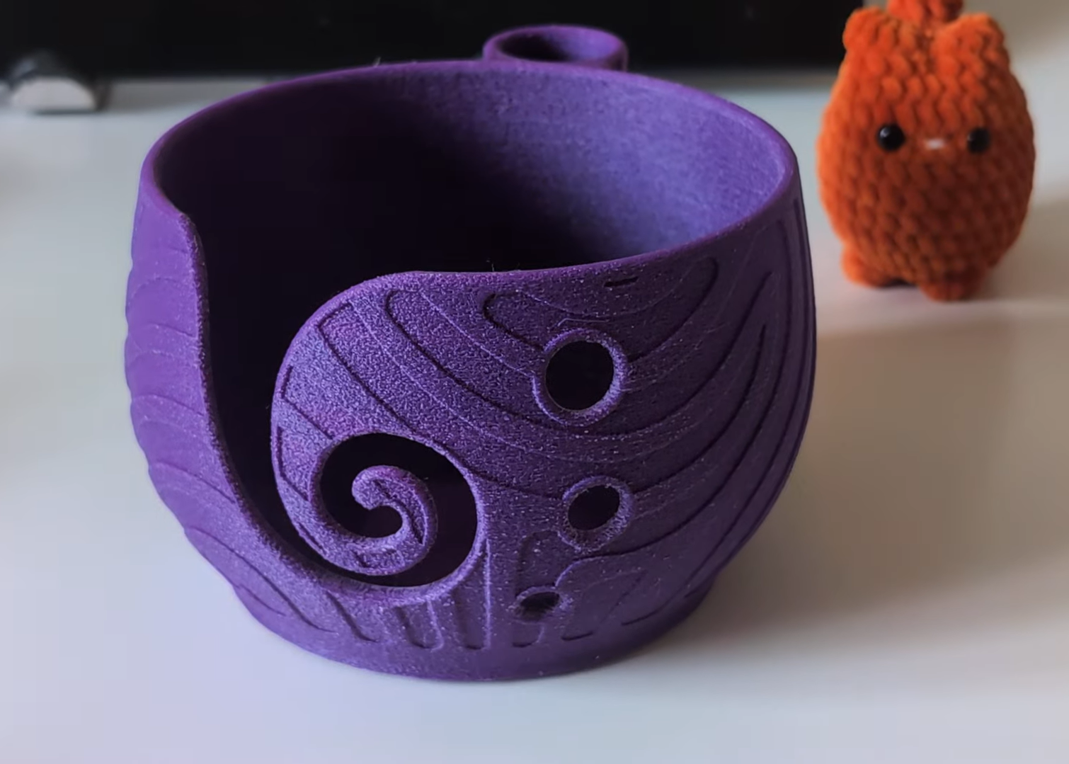 Yarn Bowl with Holder for Scissors or Knitting Needles | Wave Pattern