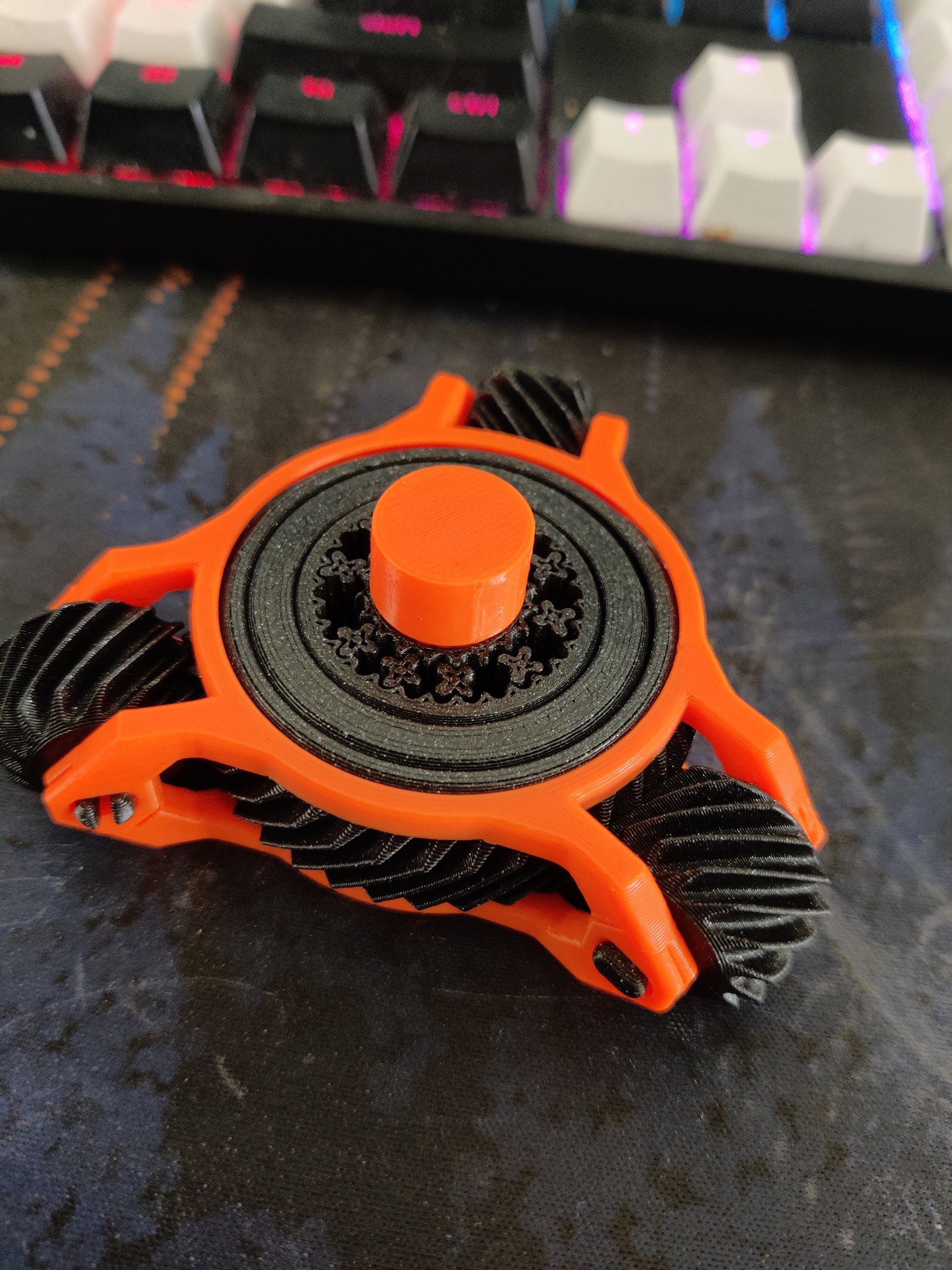 Helper pin to losen Ultimate fidget toy - bearing, gyroscope and gear all in one — thumbnail 2