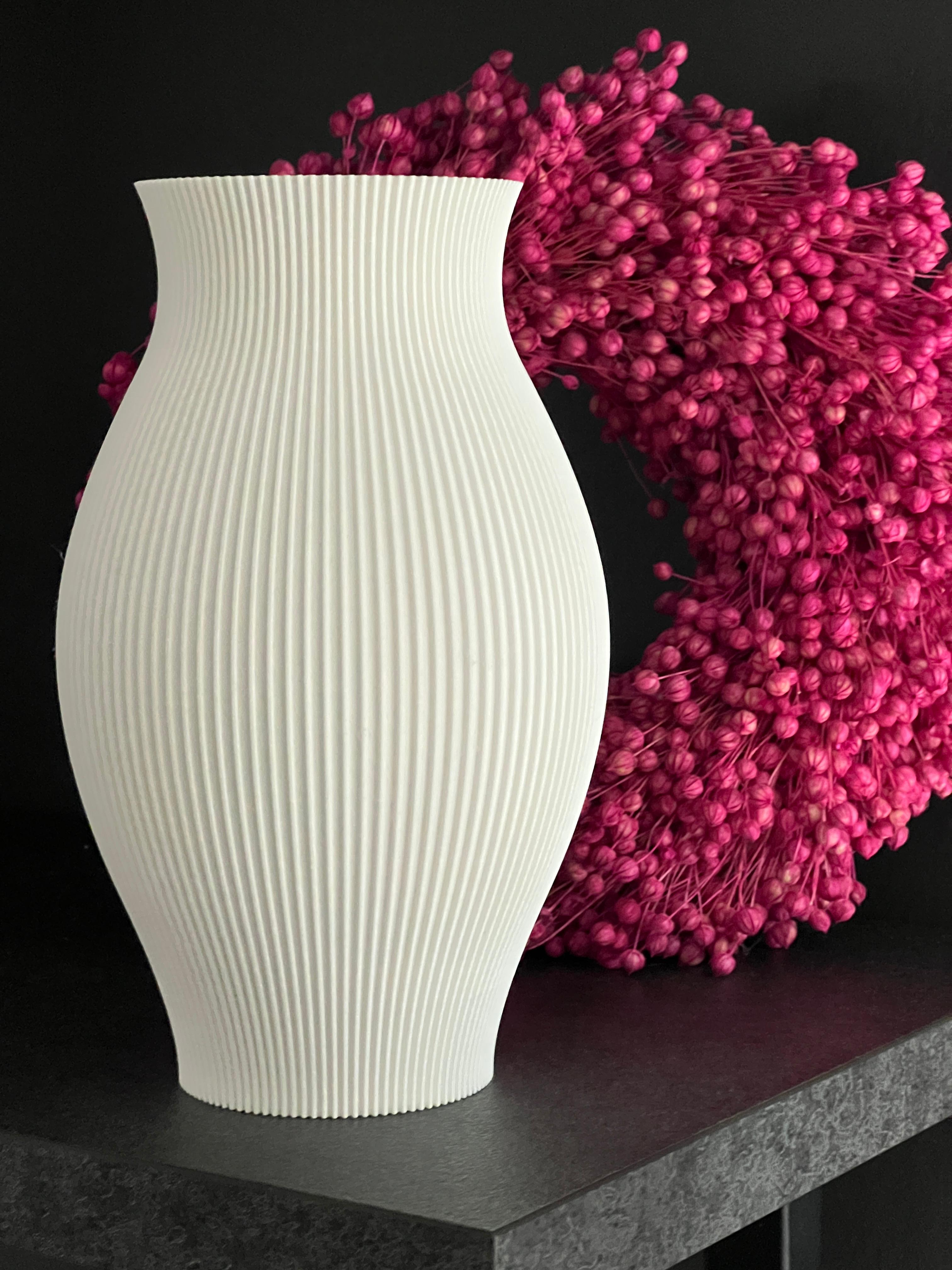 Linja Freja - Modern ribbed vase with Nordic retro touch