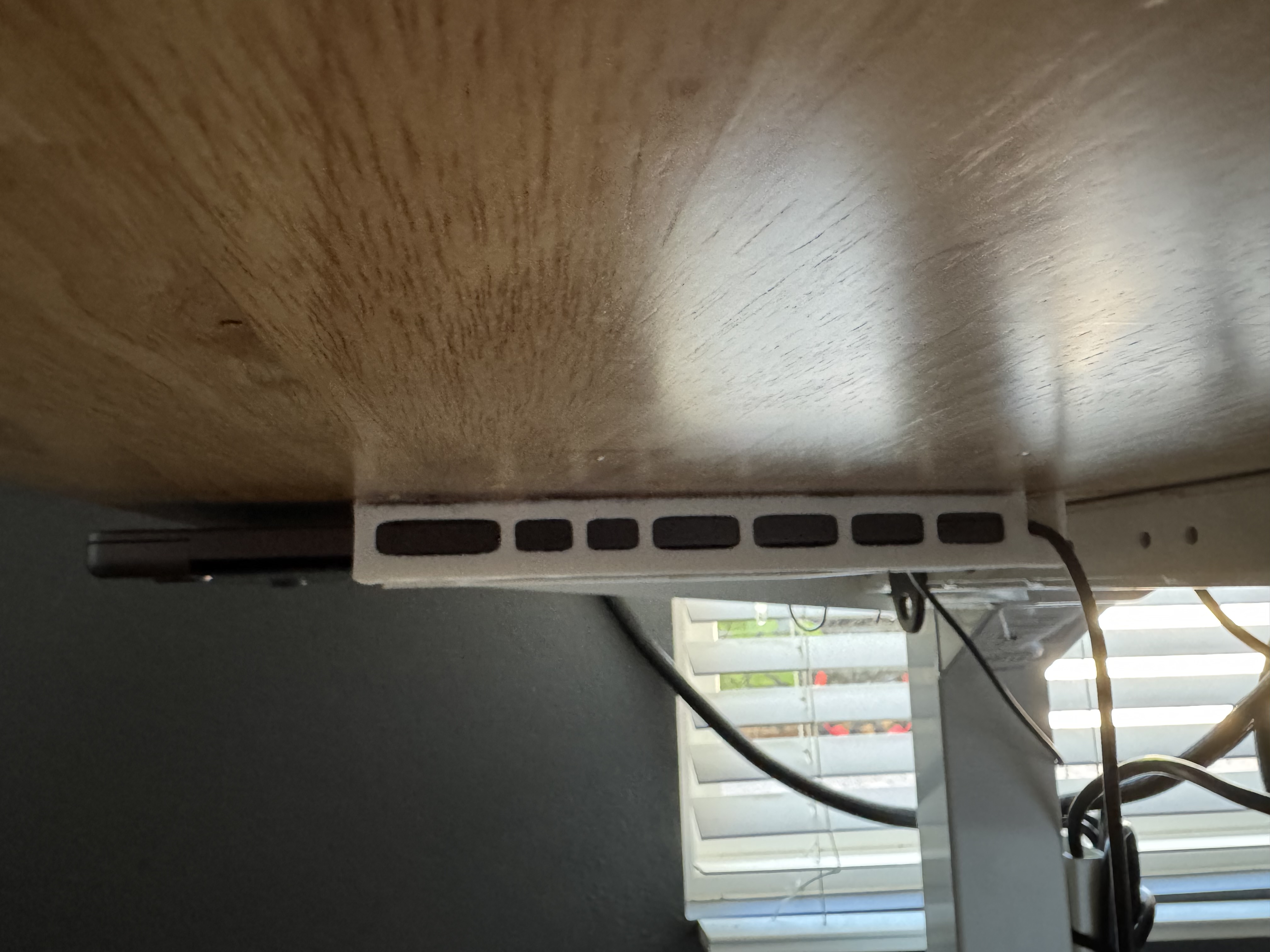 Underdesk MacBook Pro hanger 16"