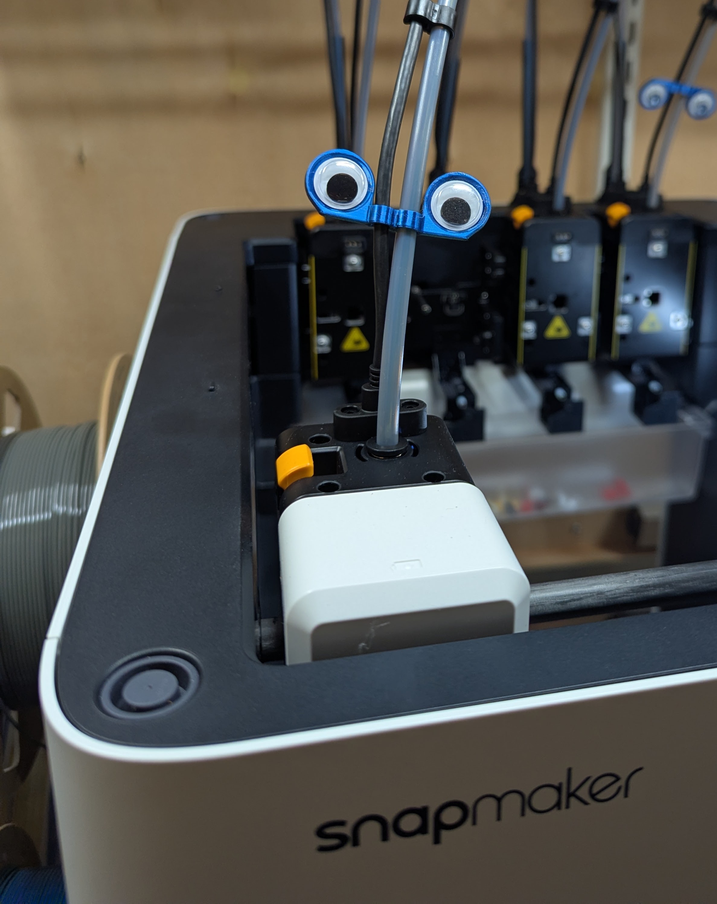 U1 Googly Eye Bowden Clip