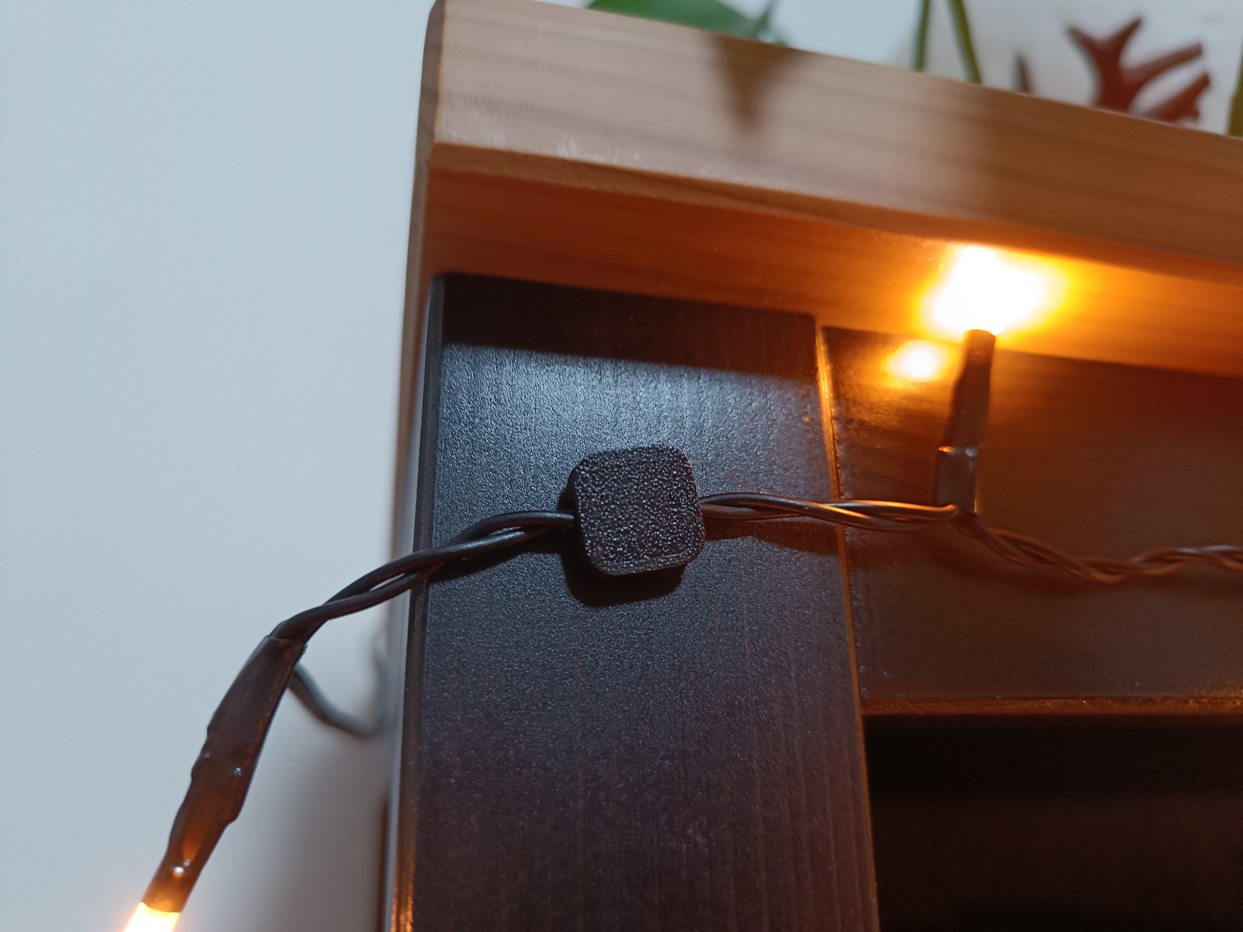 LED chain holder / Držák kabelu světelného řetězu