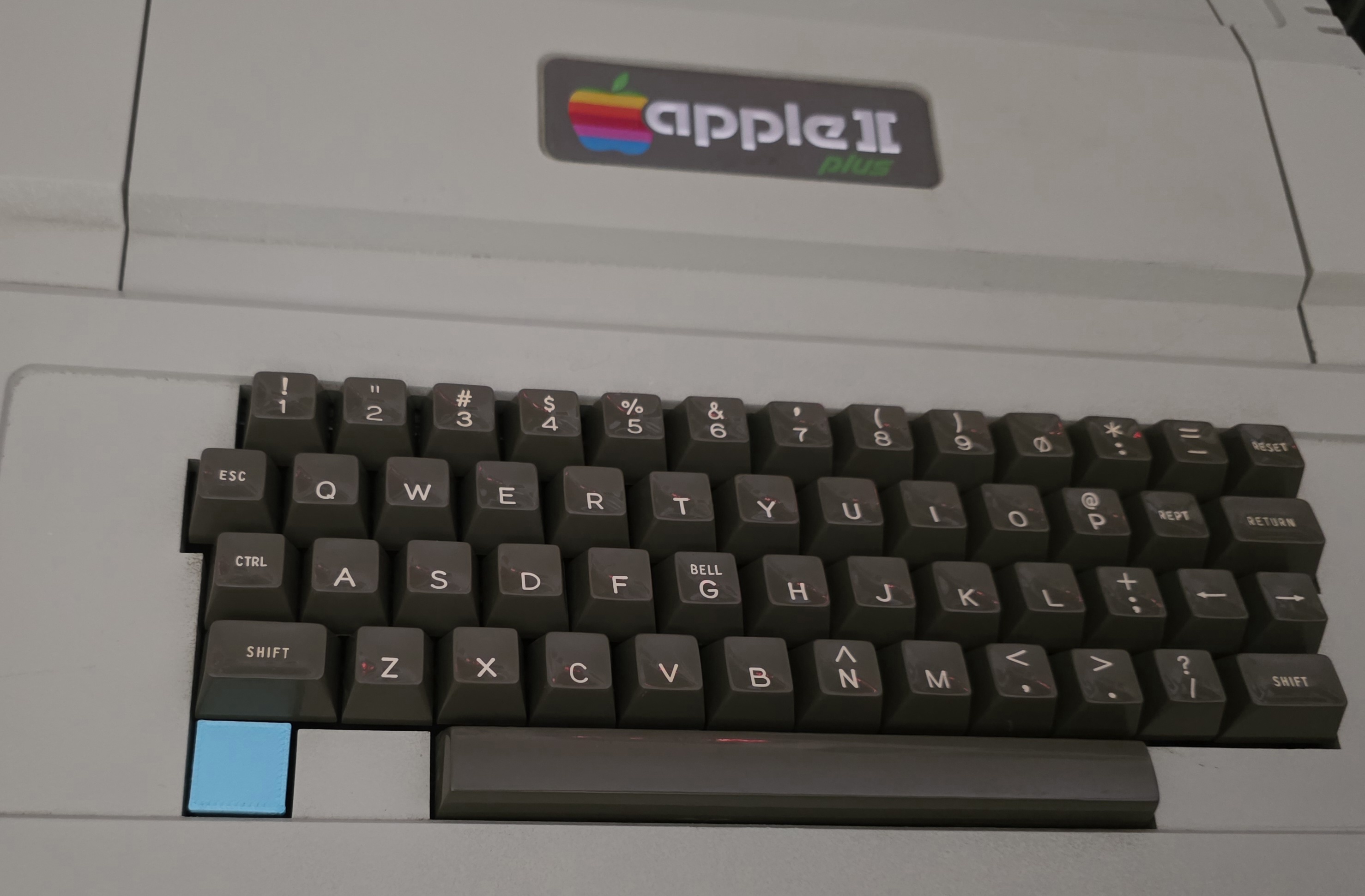 Apple II+ Power light lens for Datanetics 2nd version keyboard MM5740 Assy 01-0425 — miniatura 4