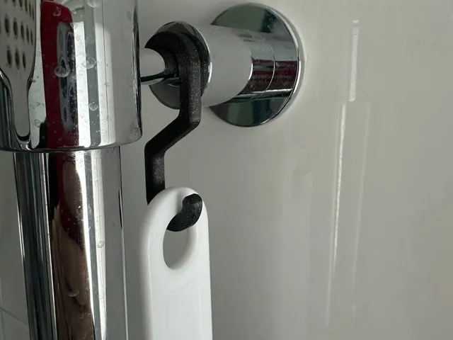 Simple hook / hanger for rod