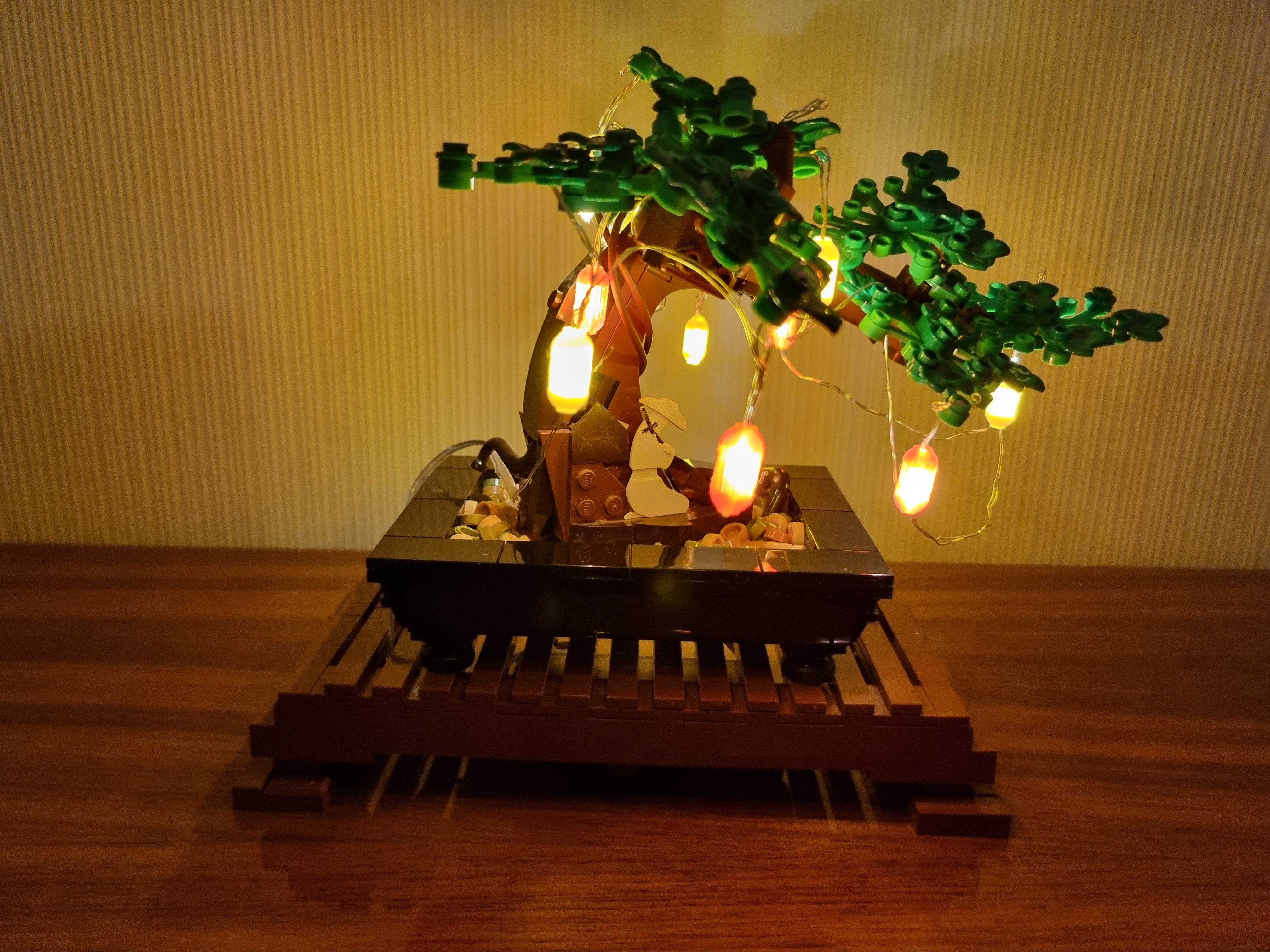 Decorative LED lanterns and resting samurai for Lego bonzai Lego # 10281