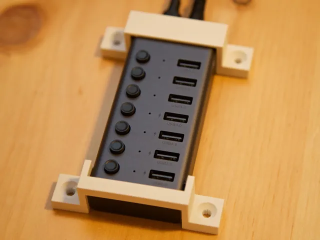 Ugreen 7-Port USB 3.0 Hub (CM481) Under Desk Holder