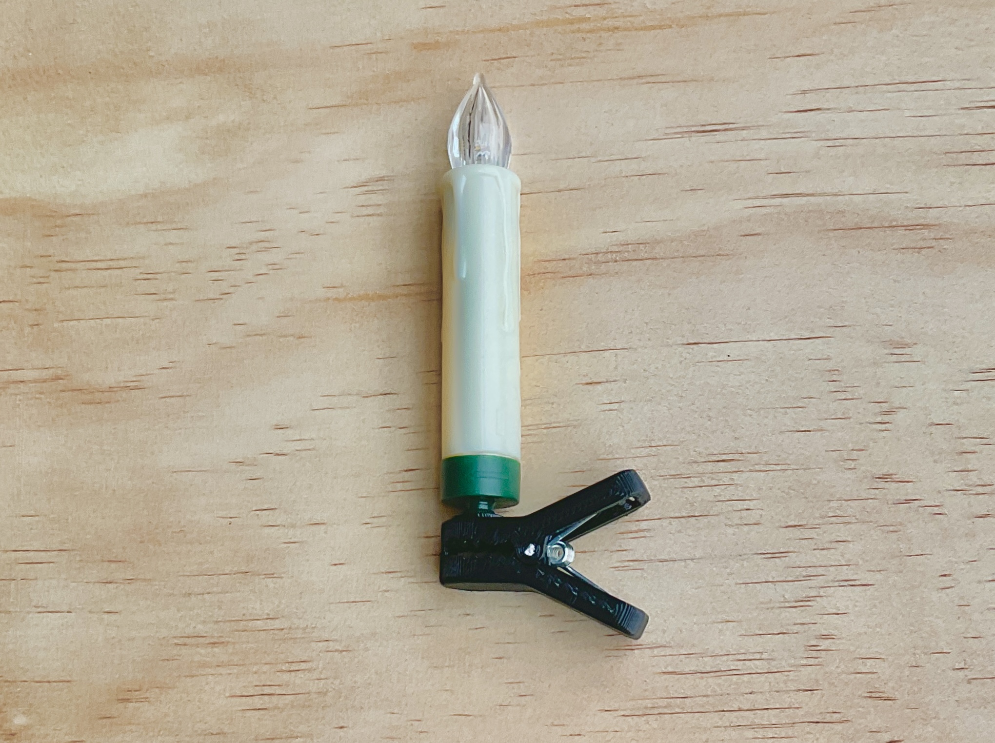 Replacement clip for Christmas candles
