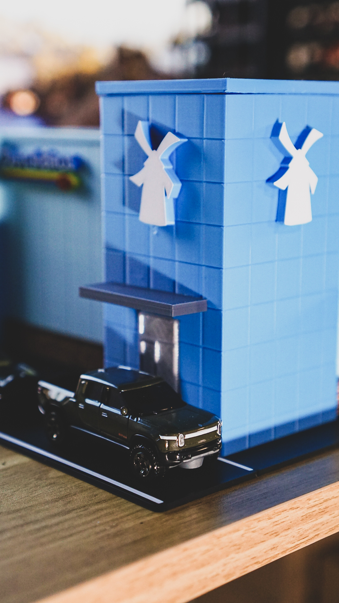 Dutch Bros Coffee Model Set - 1:64 Scale Diorama — thumbnail 11