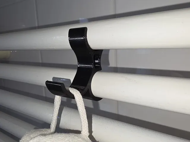 Towel hanger