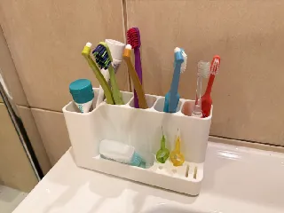 Family Bathroom Organizer (4 Toothbrush Holder + Drip Drain)