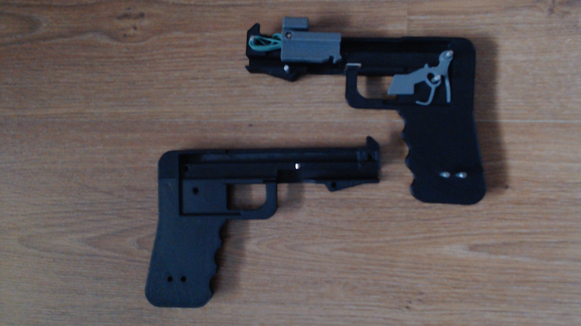 Miniatura 4 do modelo 3D BEER CAP GUN
