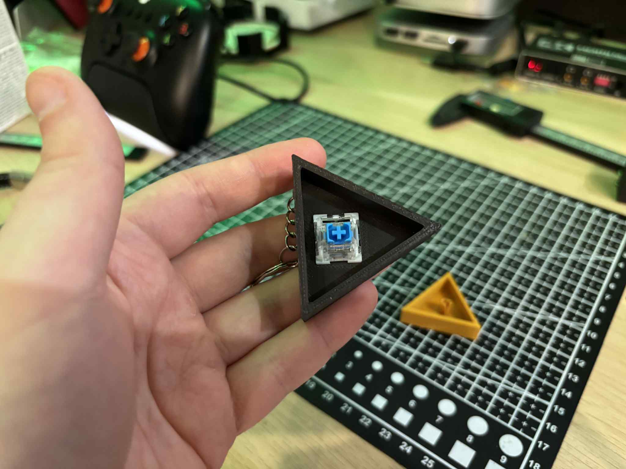 Triangle_Clicker_keychain — thumbnail 2