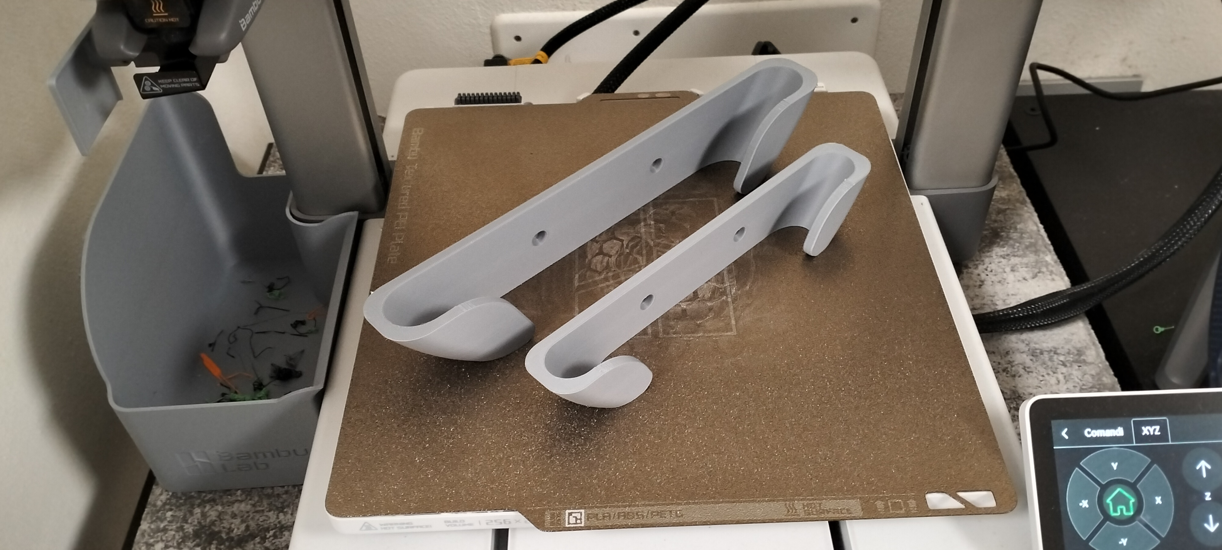Lid holder