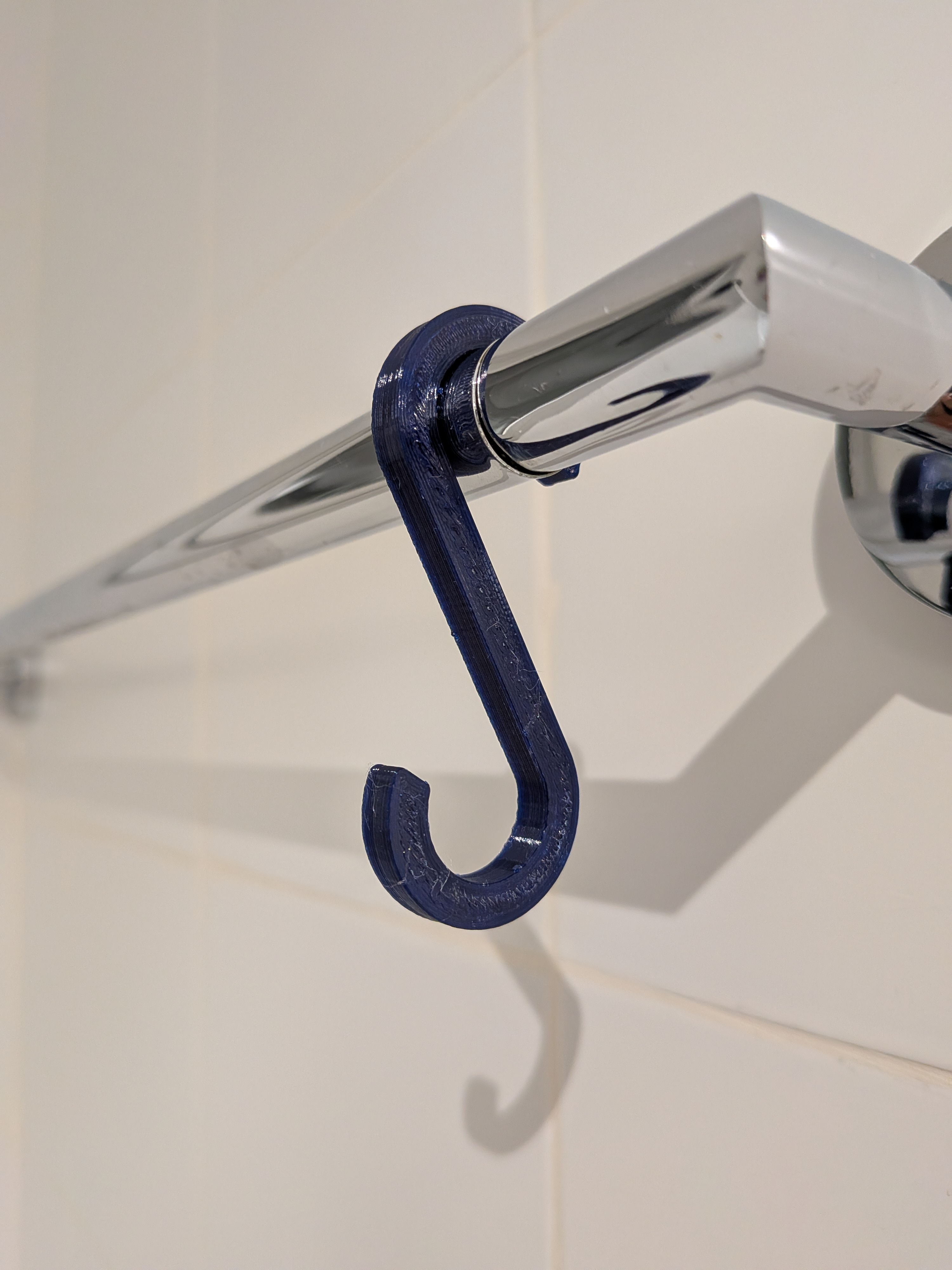 S-Shaped Shower Hook: Optimized, Strong, and Support-Free