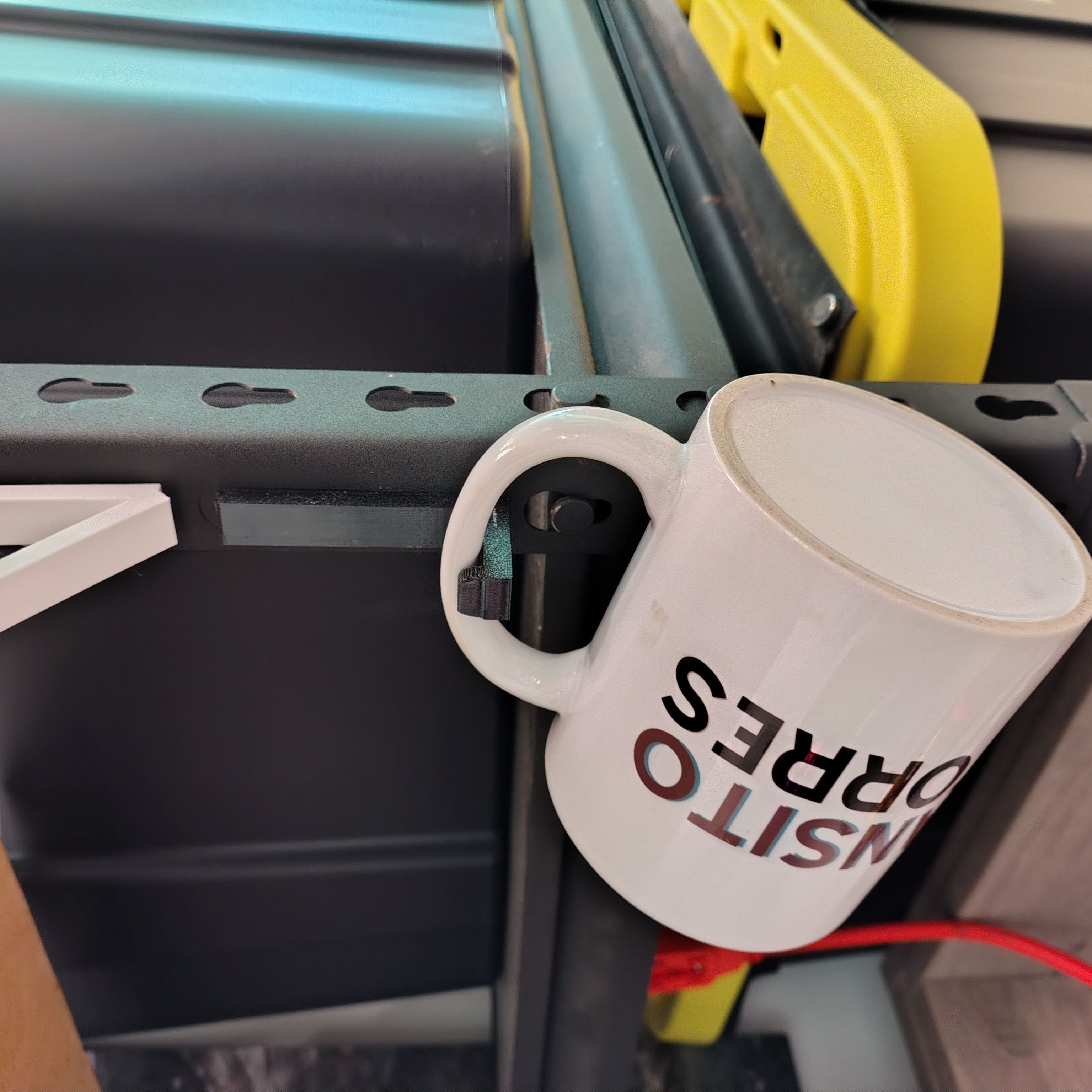 Gancho para tazas oficina