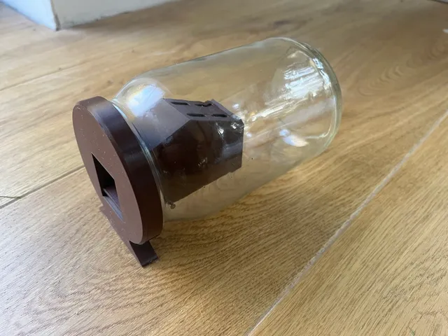 Mouse trap that uses European jars