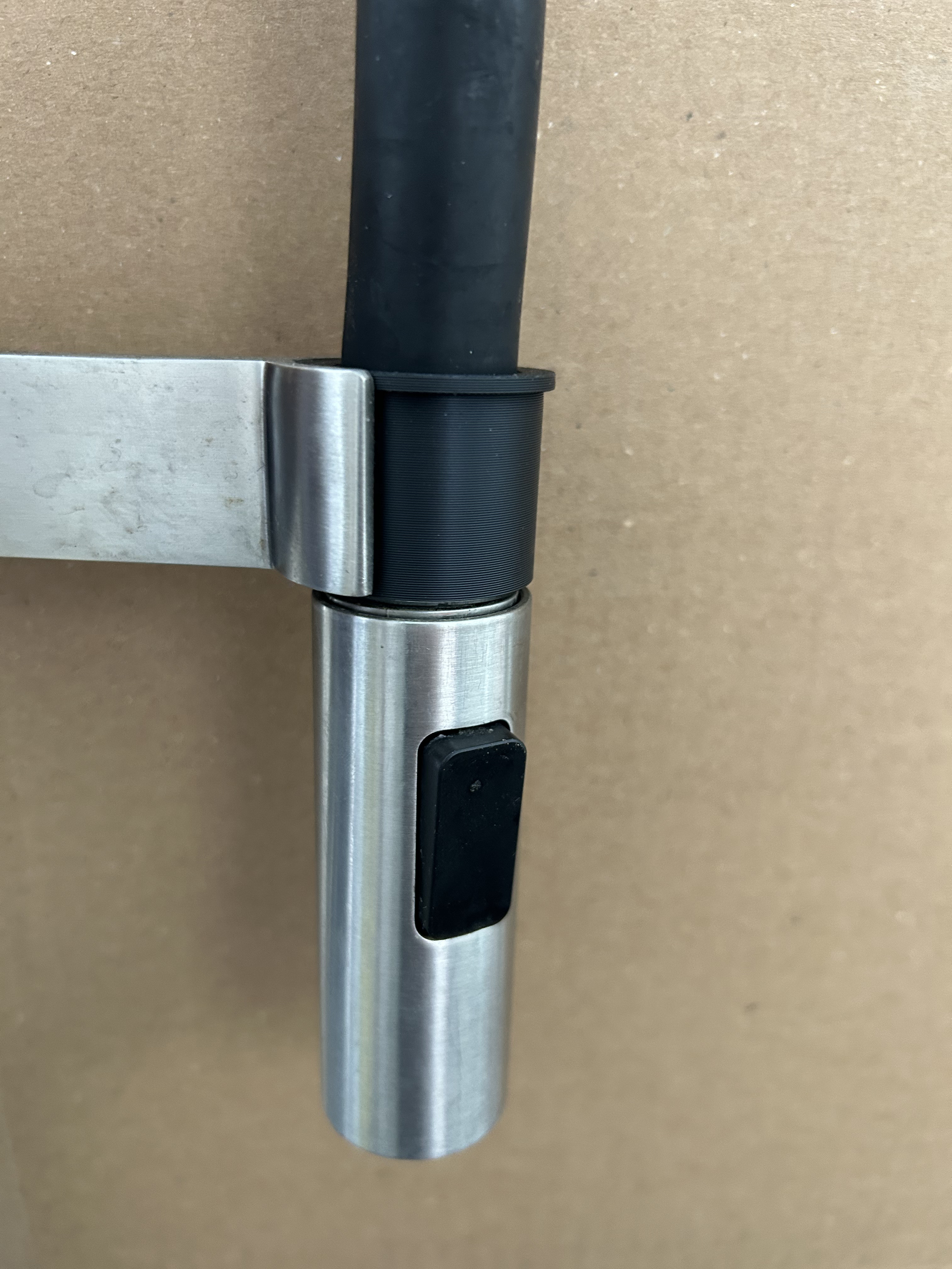 Blanco Sonea pull-out spray magnetic holder