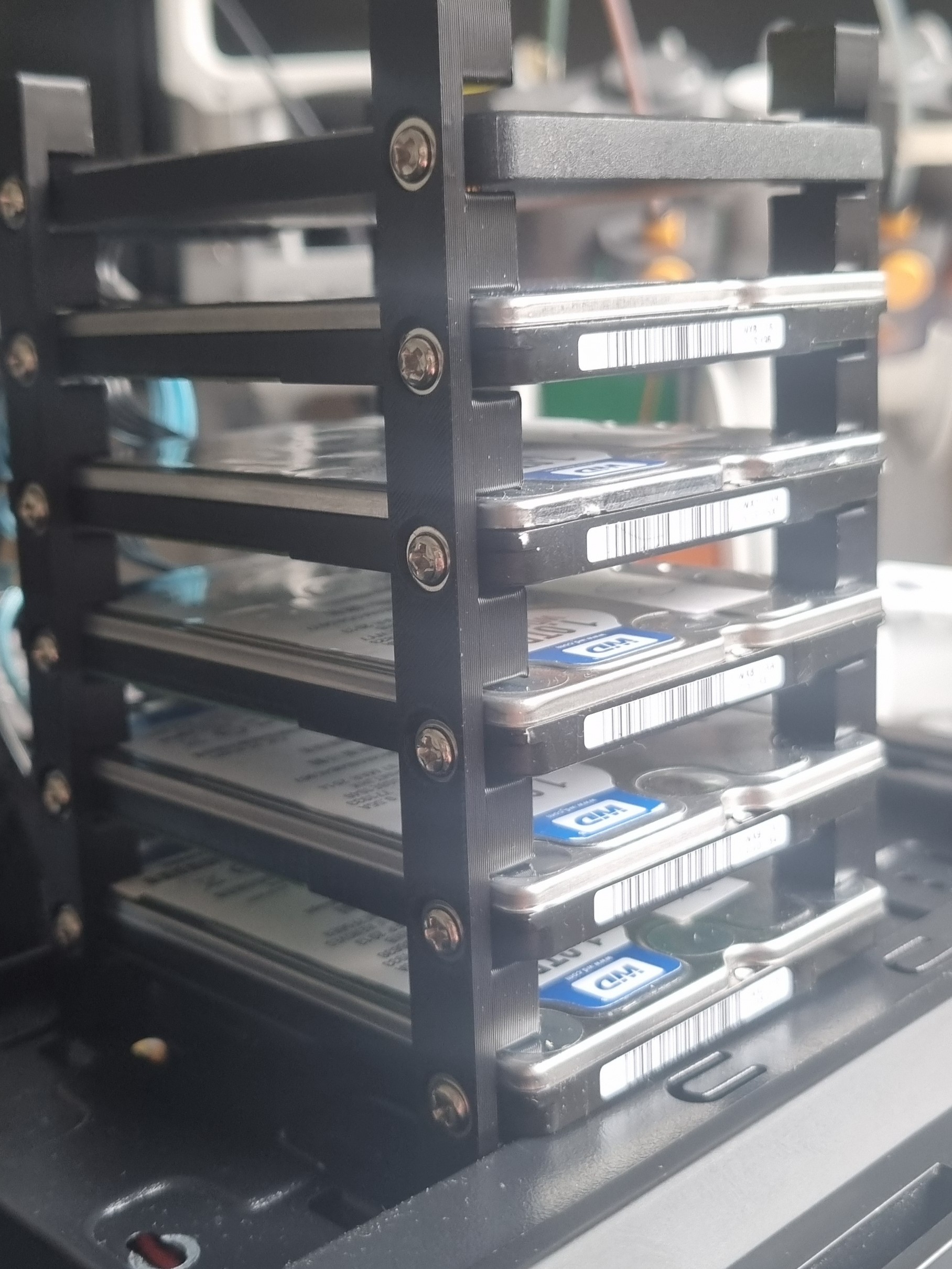 Miniatura 4 do modelo 3D HDD Stack Rack – 2.5" Drive Bracket