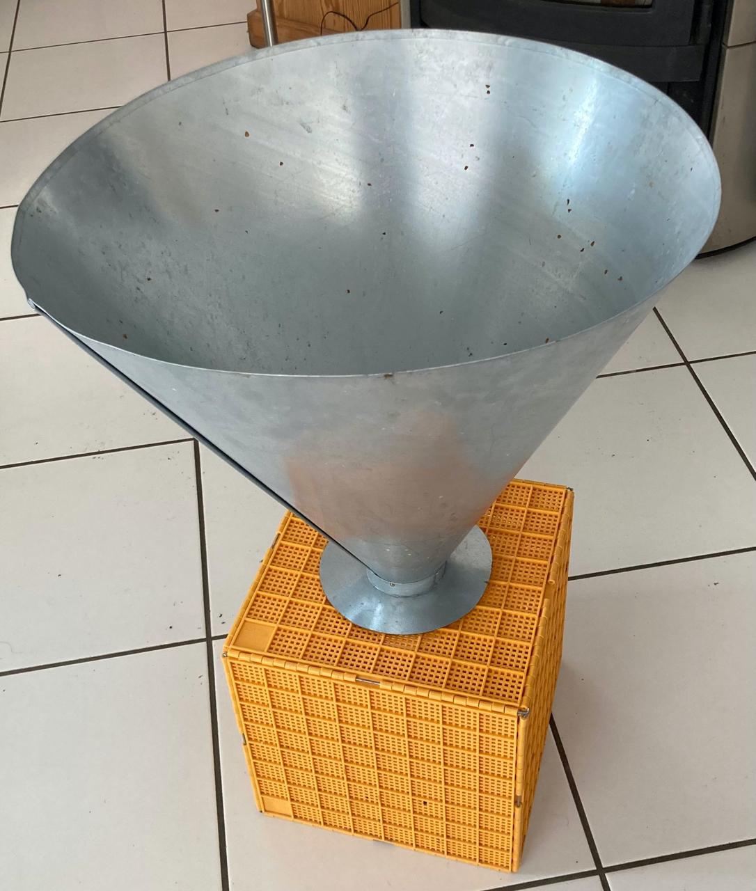"Multibox" Assessories: Replacement Cover plus Adapter for Bee Collection Funnel