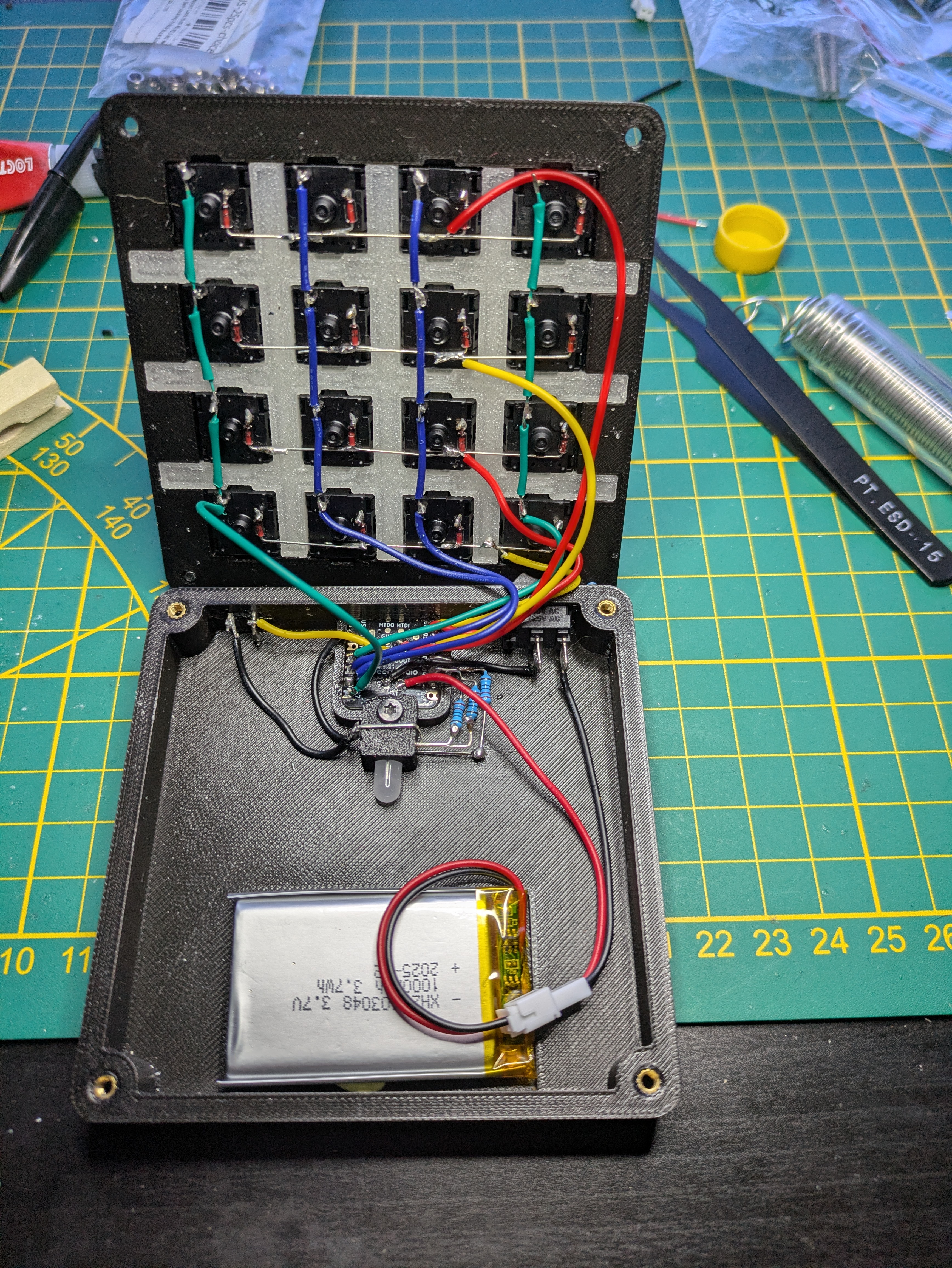 Zigbee Macropad 16 Buttons ESP32C6 — miniatura 3