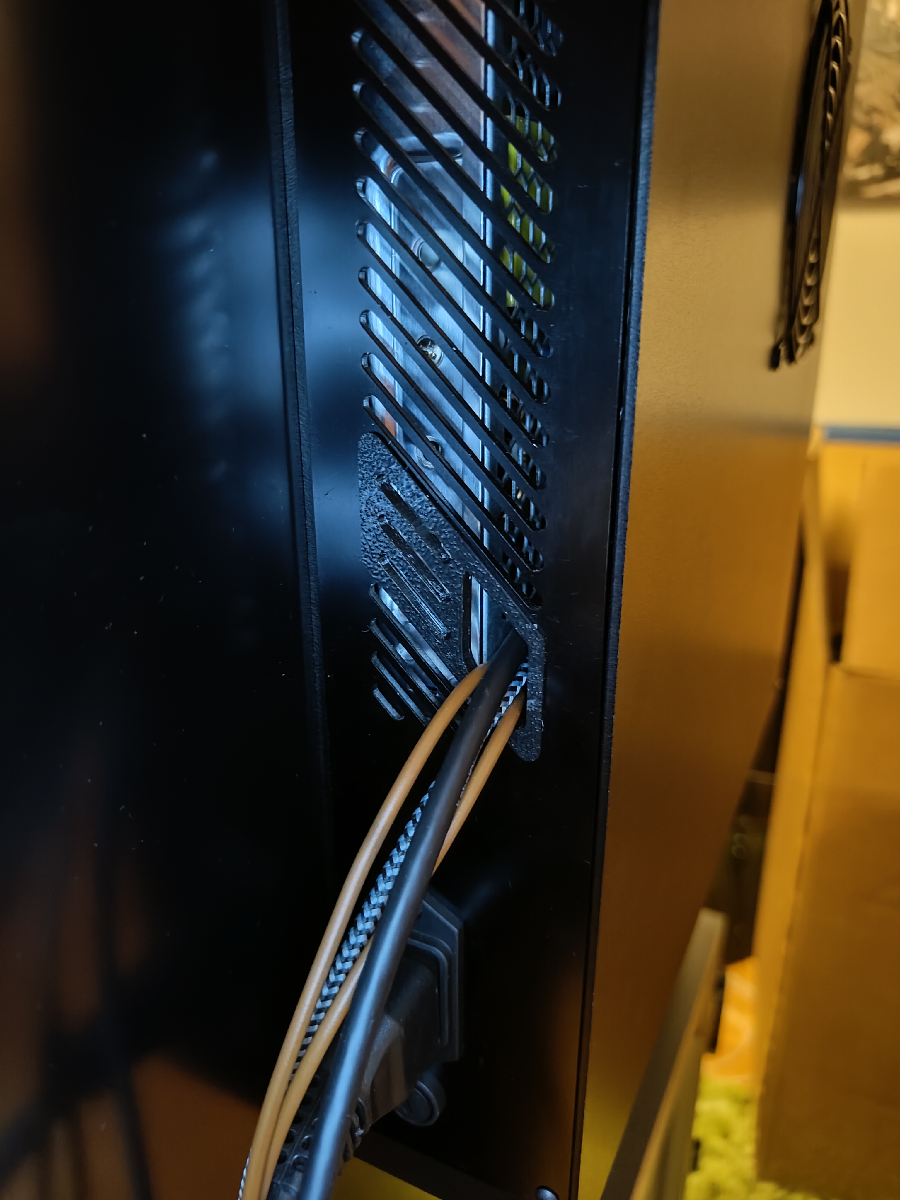 RatRig vcore4 electronic box cable opening