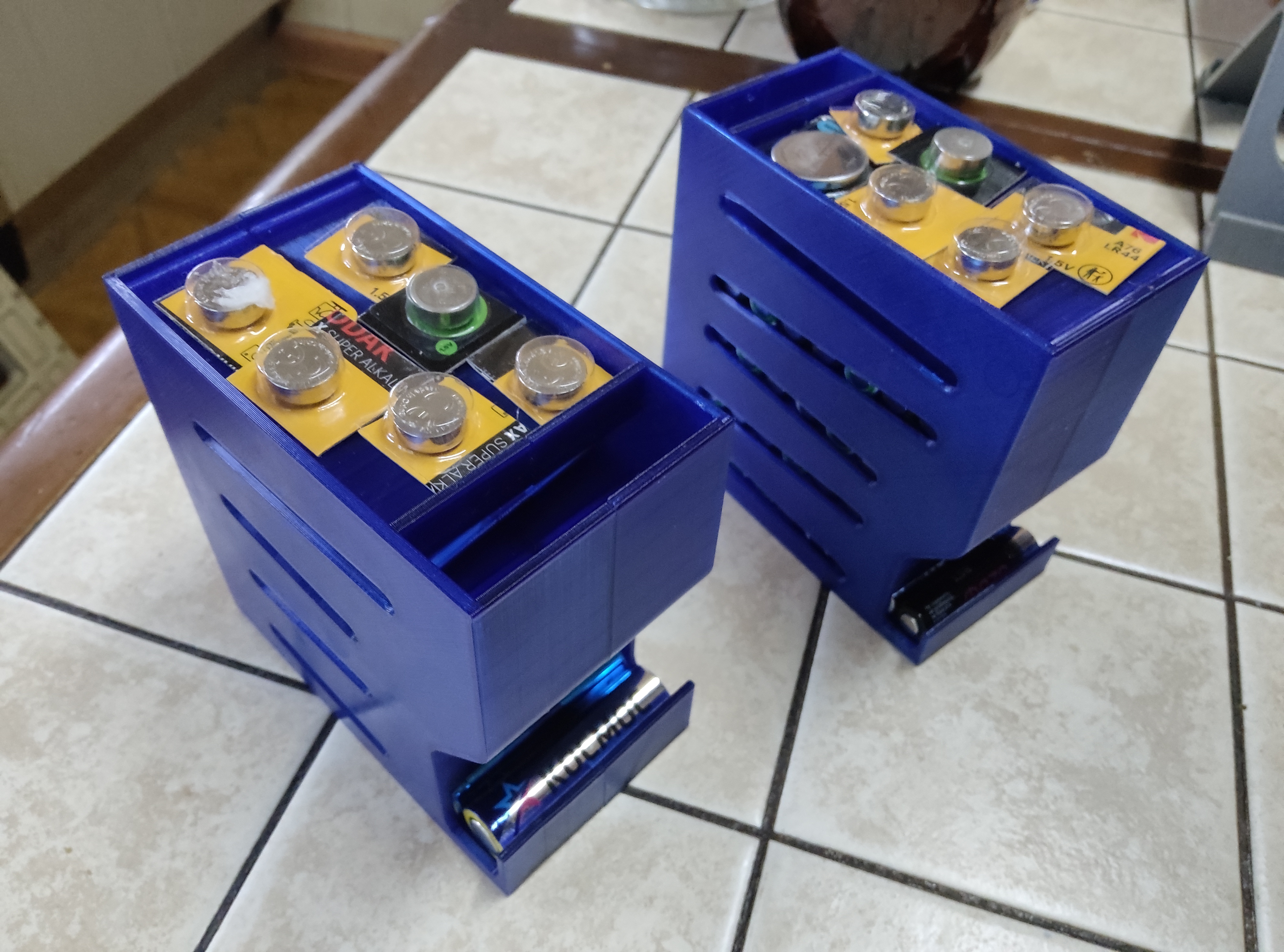 AA-AAA BatteryBox