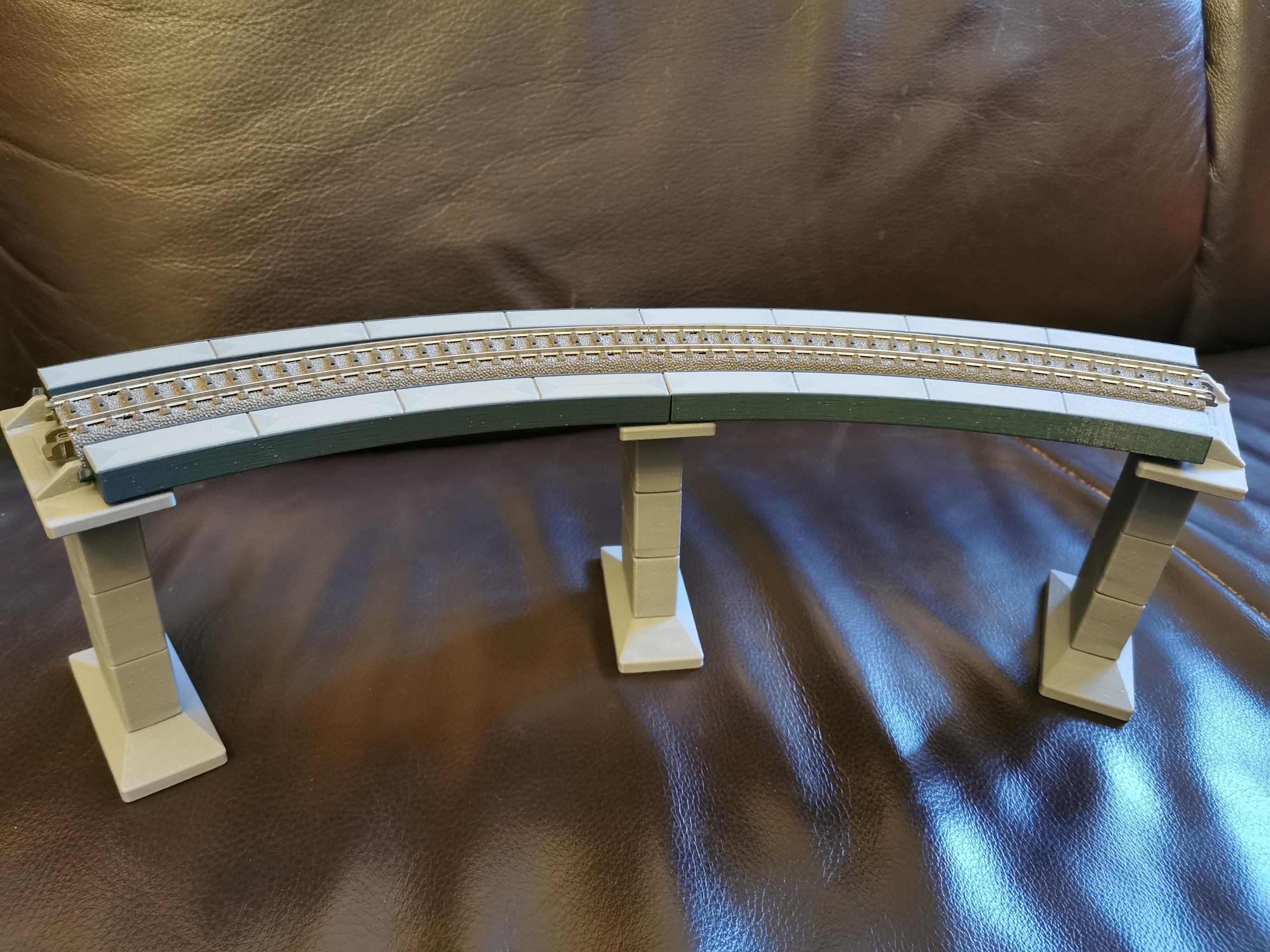 Märklin H0 modular Bridge Rail-C R1-30° Element (multi part) / Märklin H0 modulare Brücke Gleis-C Element R1 30° (mehrteilig)