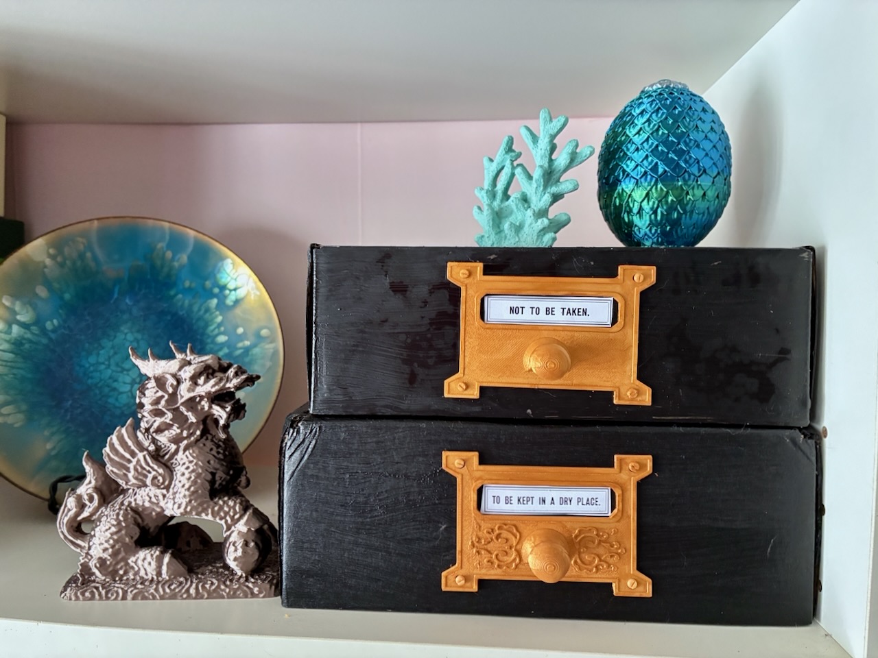 Vintage-style label plate/drawer pull (second version) for upcycling boxes