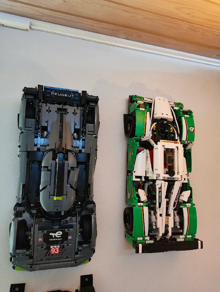 LEGO technic 1:10 and 1:8 scale wallmount. by Jedzi | Download