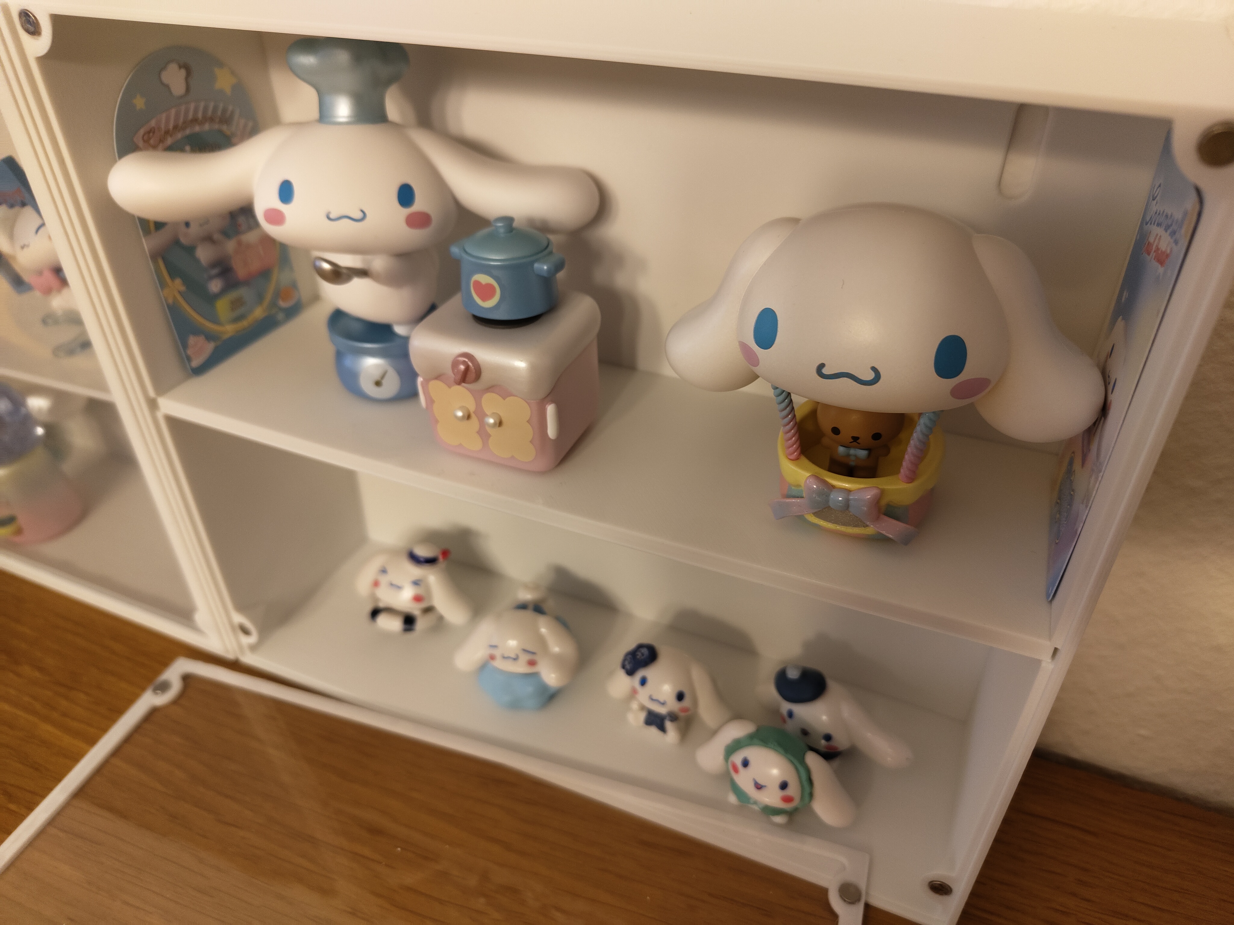 Display box for figurines — thumbnail 2