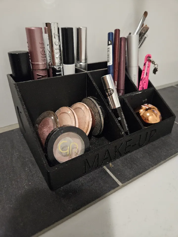 Make-up organizer by jesse admiraal