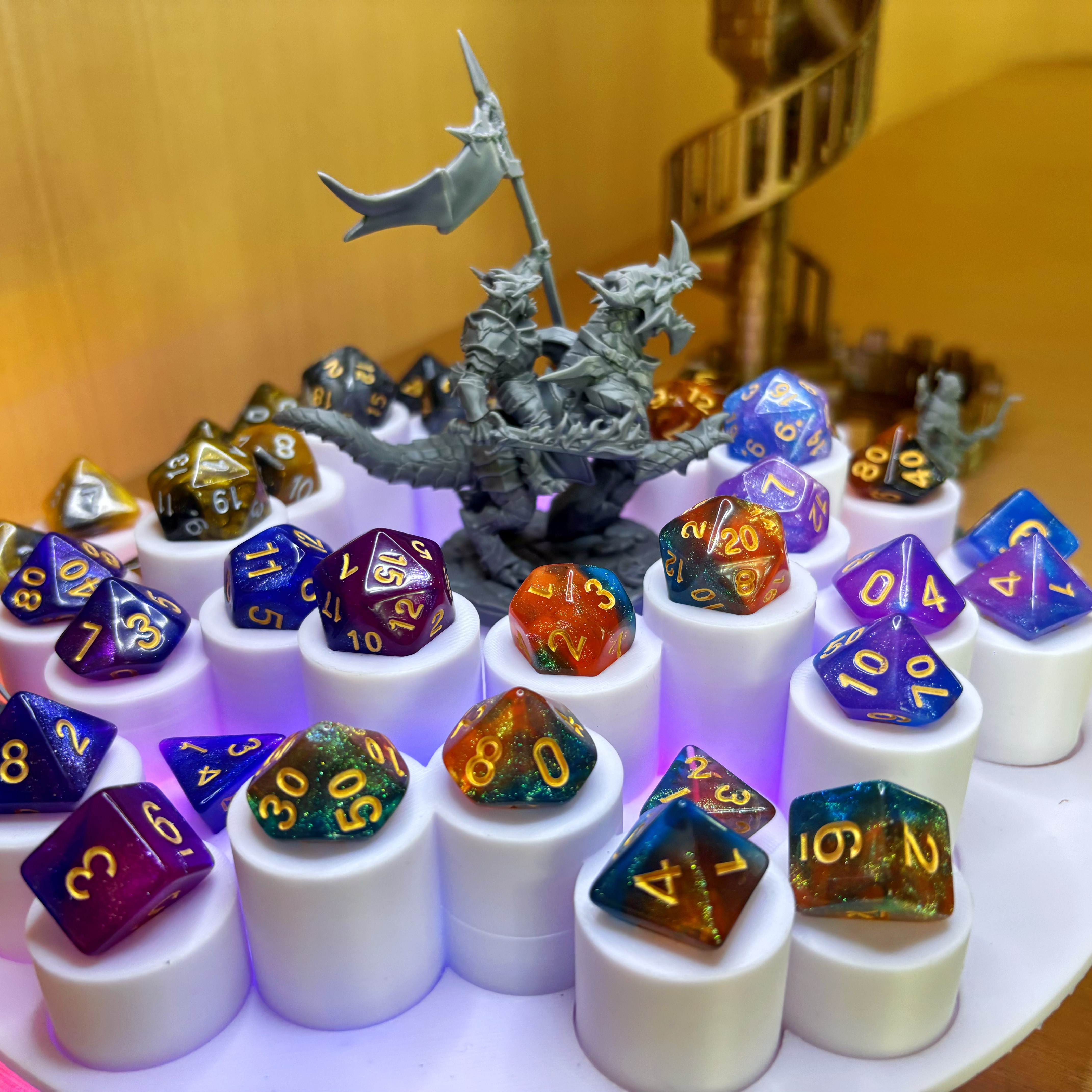 The Hive-Vault: A Modular Showcase for Dice  & Mini