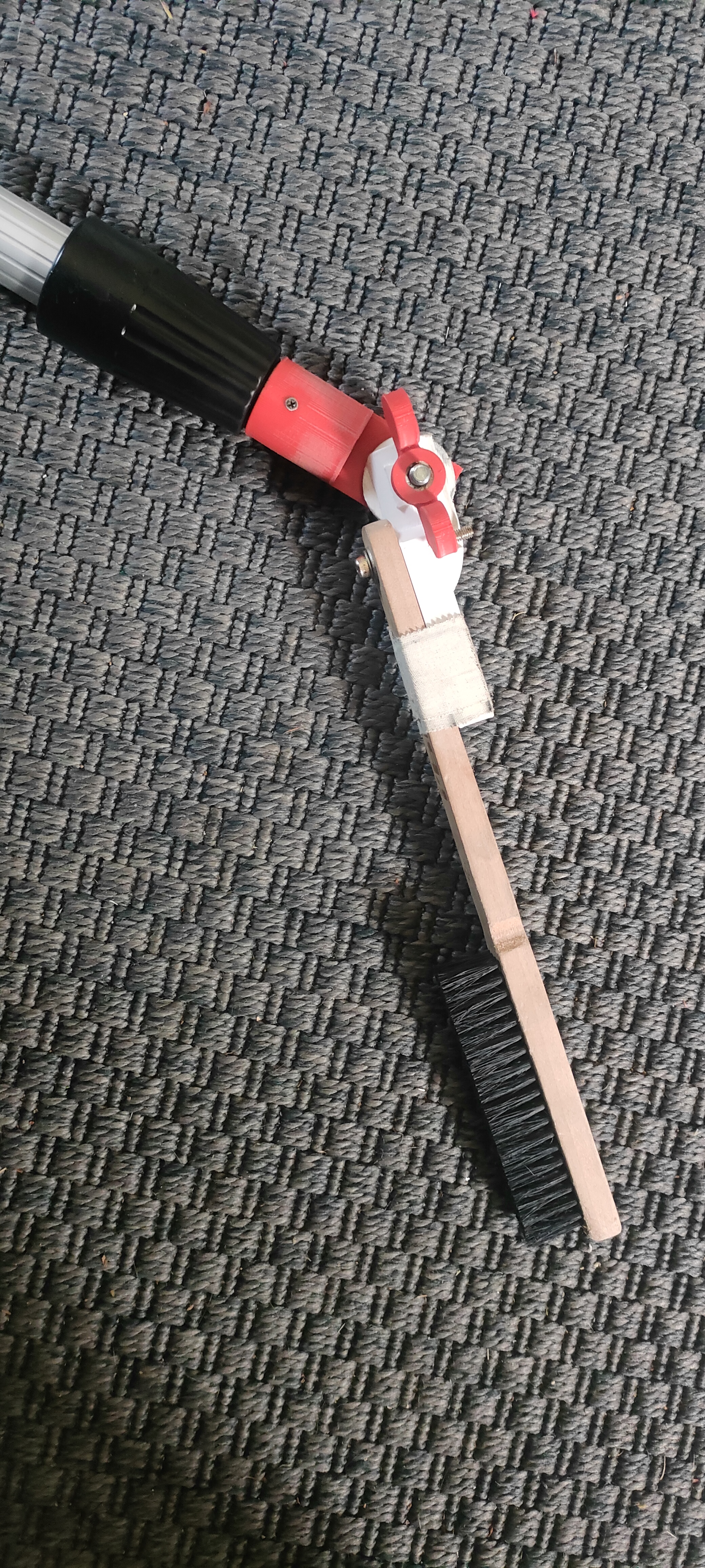 Climbing brush holder