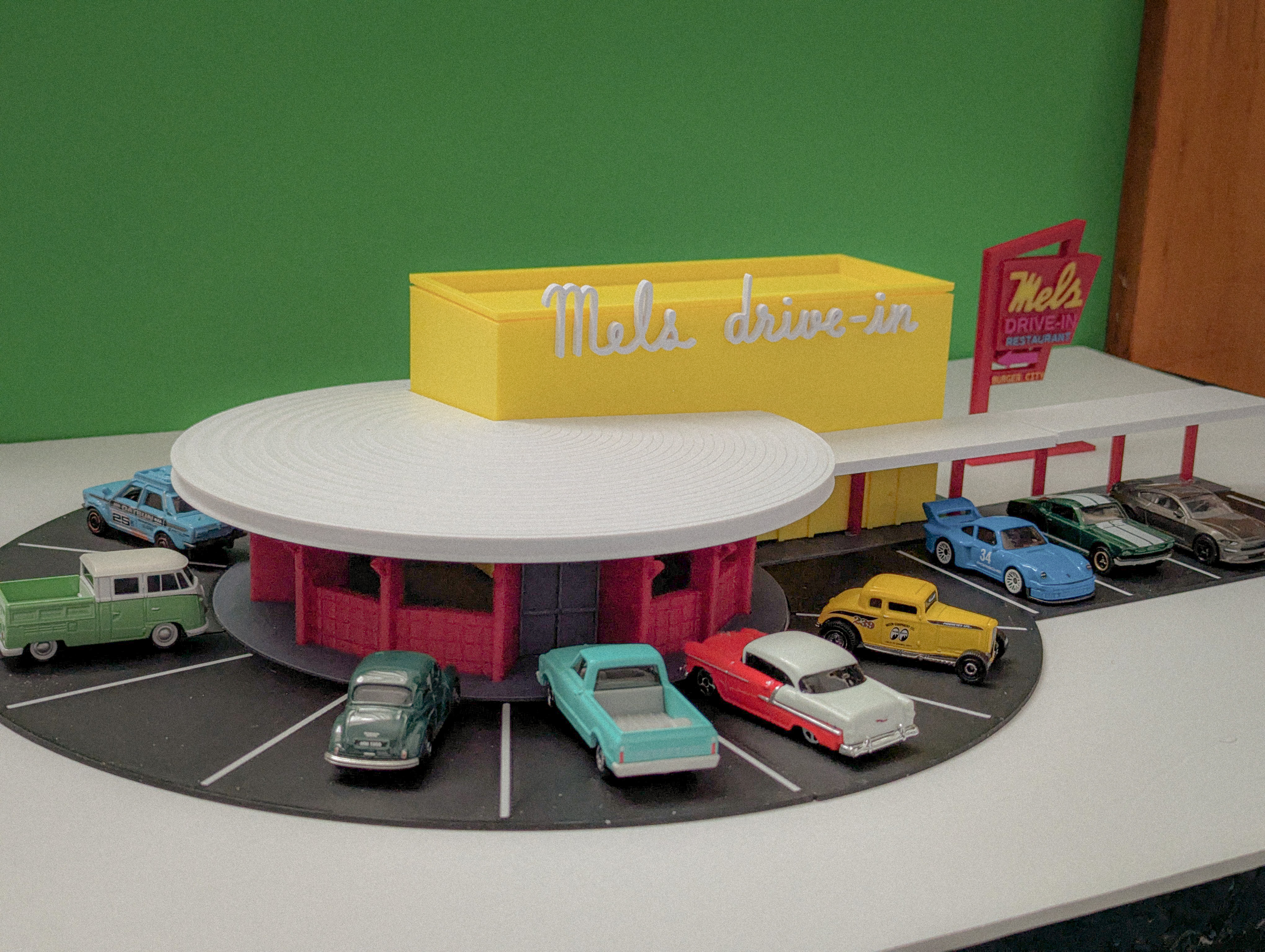 Mel's Drive-In Model Set - 1:64 Scale Hot Wheels Diorama — thumbnail 7