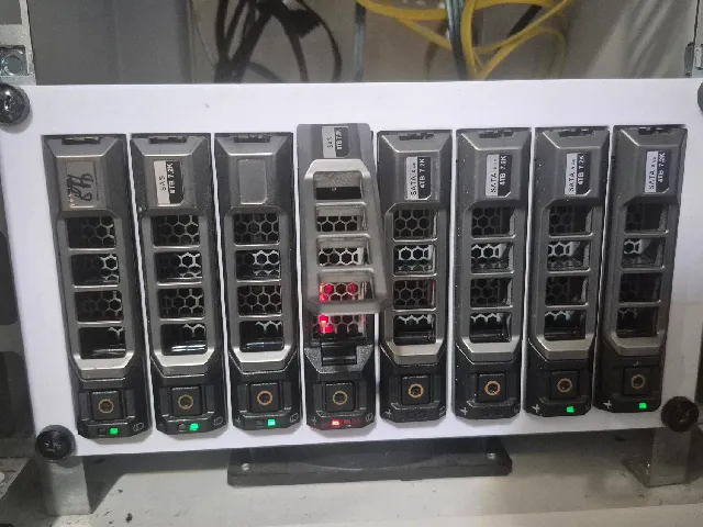 10" Mini Rack NAS 8× HDD Holder with Drive Activity LEDs
