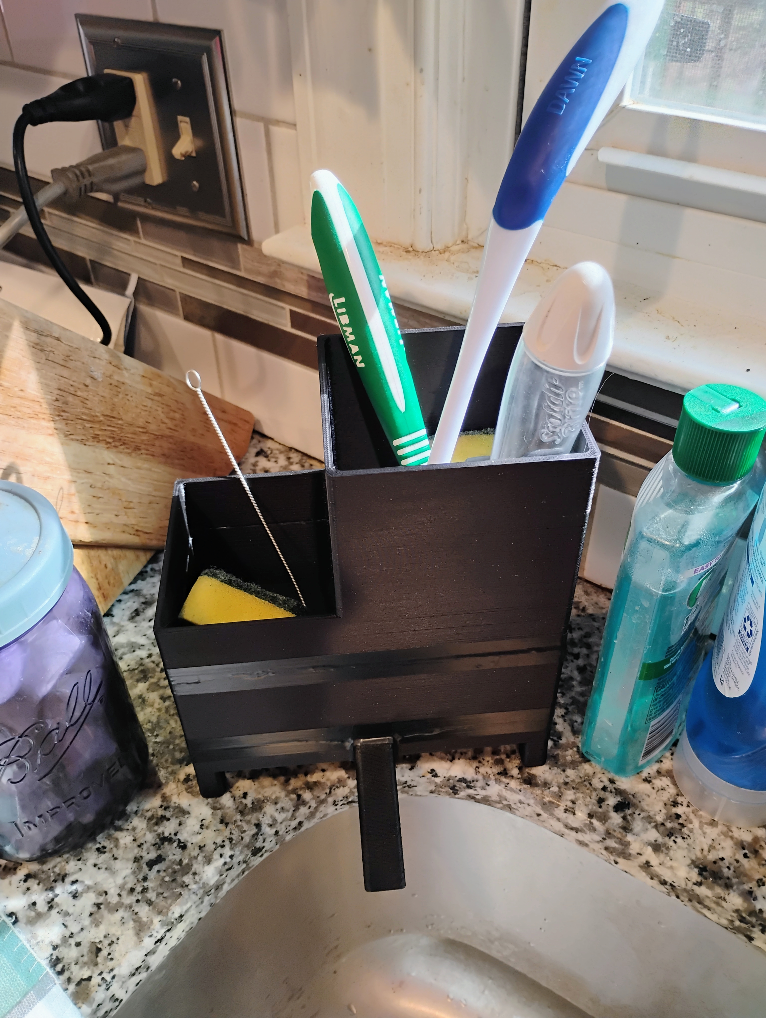 Sink Implement holder + drainage spout