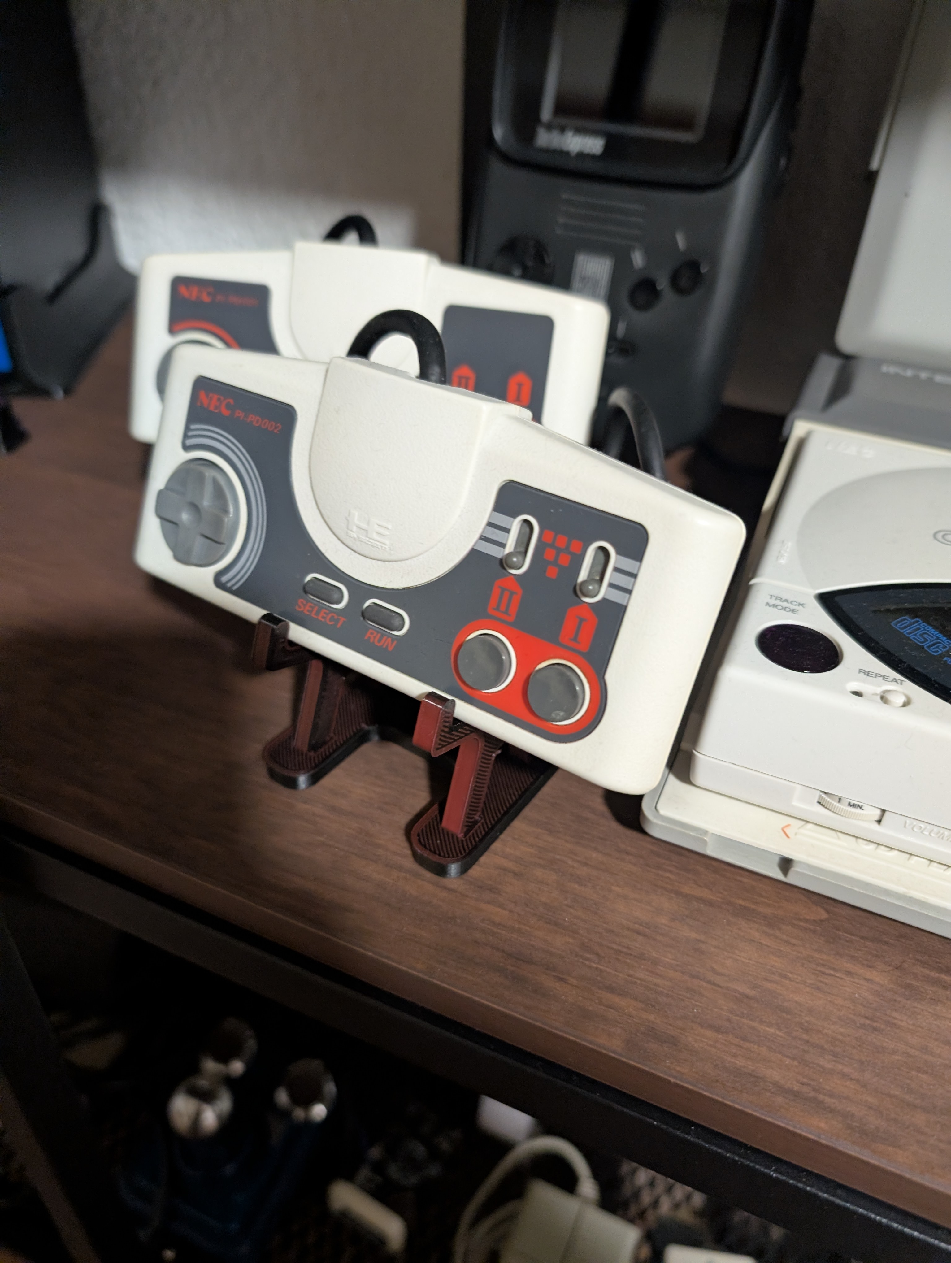 Miniatura 10 do modelo 3D Controller Stand (NES, Saturn, Master System, PC Engine)