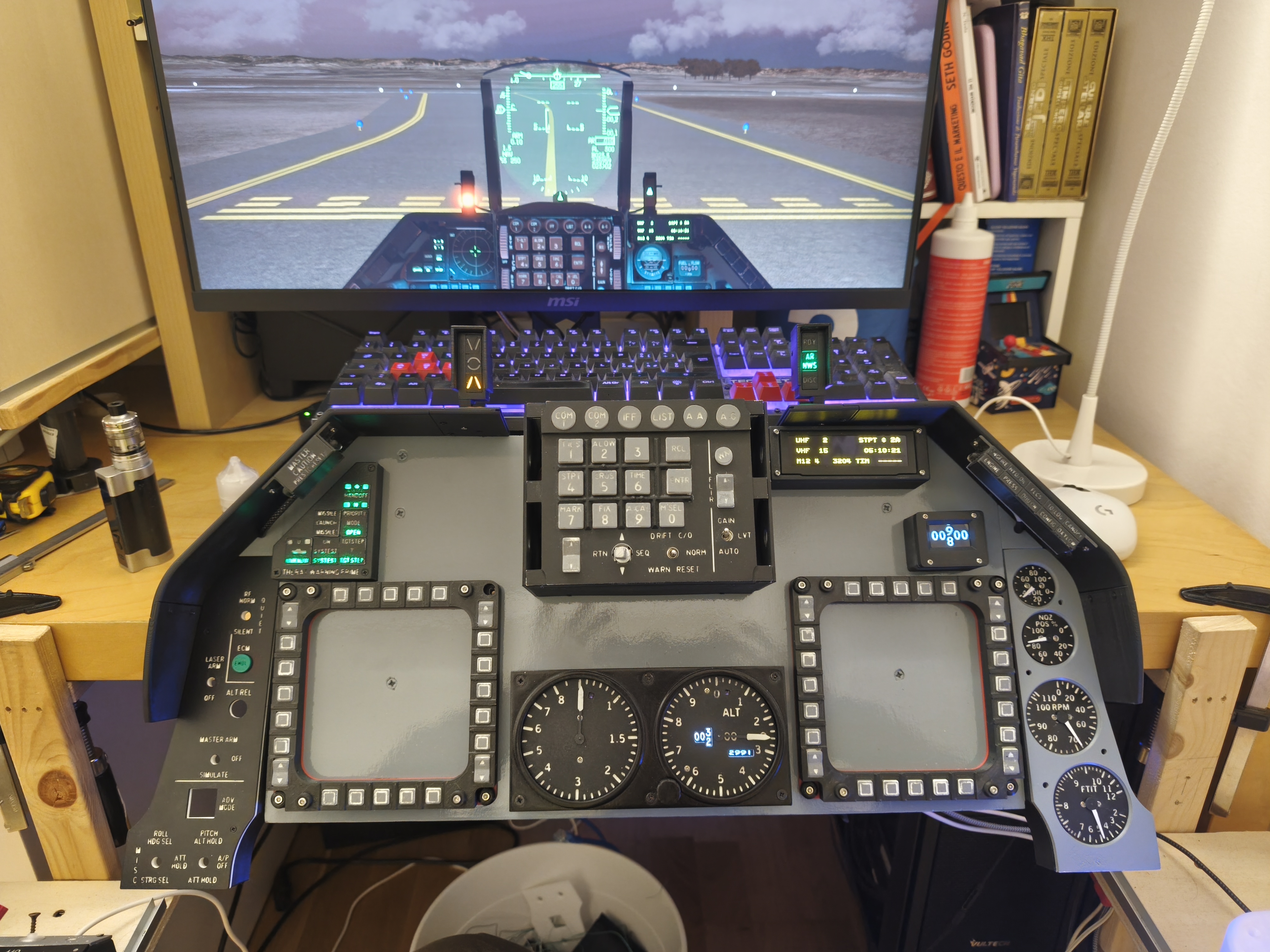 F16DeskPit