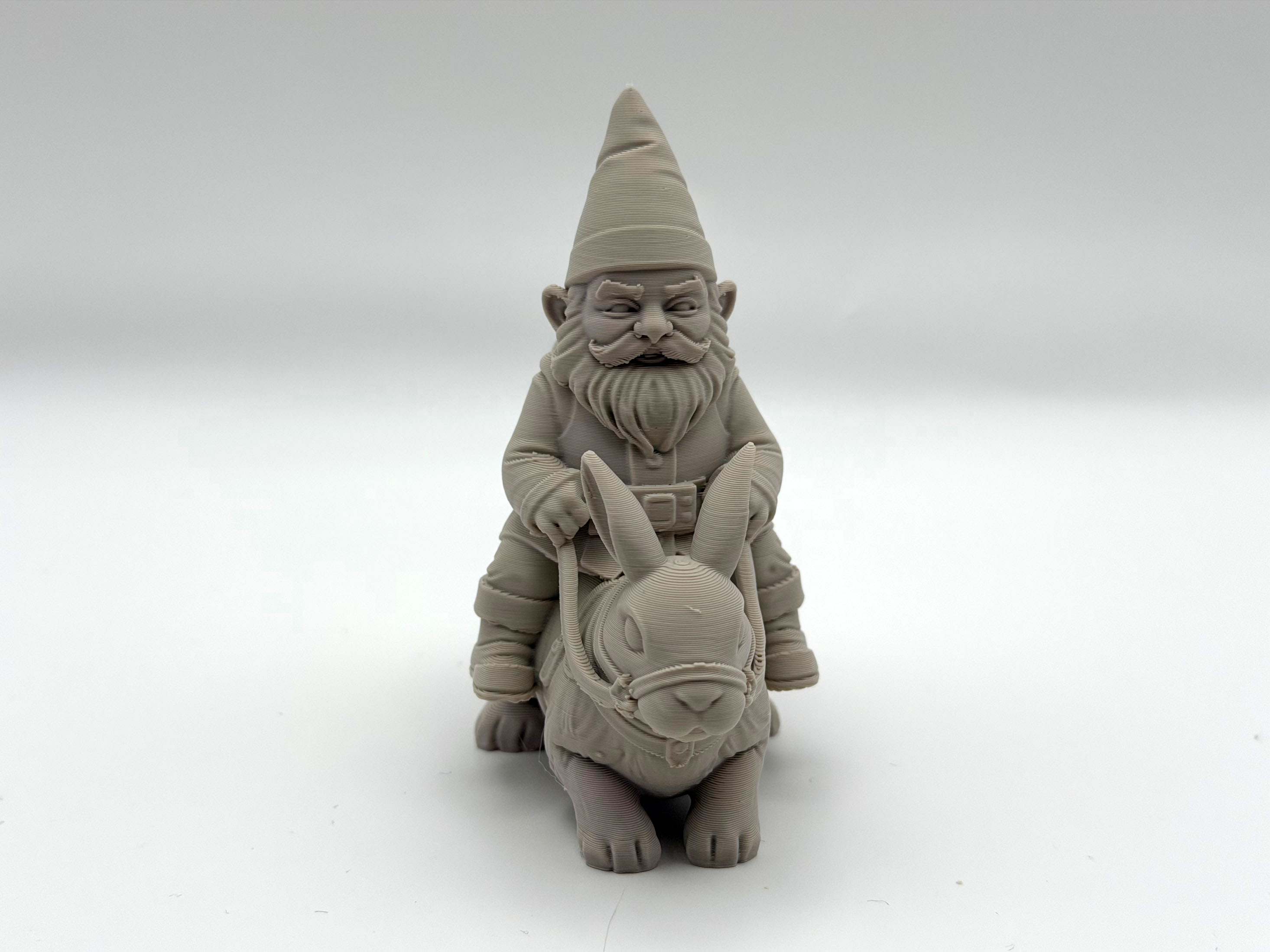 Miniatura 4 do modelo 3D Easter Hunter Gnome