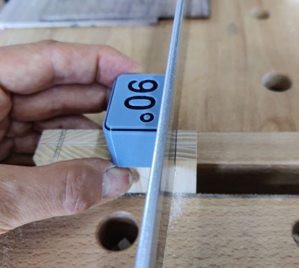 90° Saw Jig for Accurate Hand Sawing