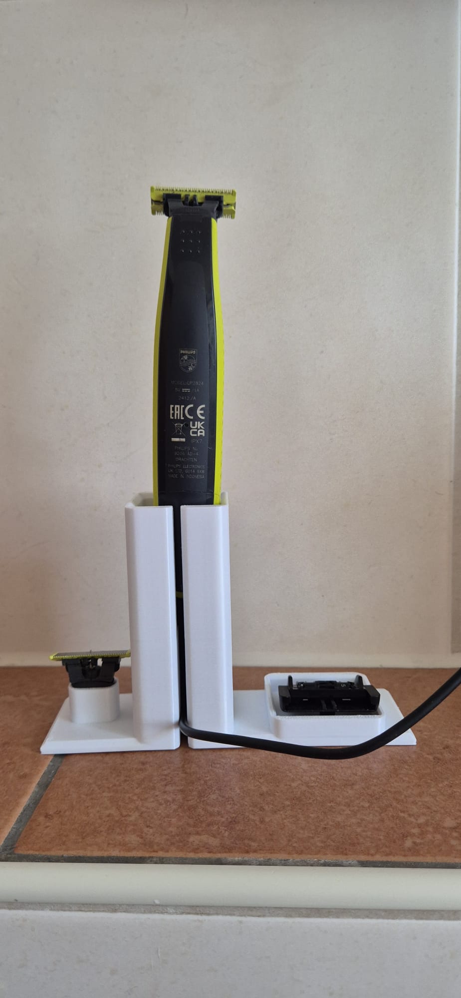 Phillips OneBlade stand with cable mount