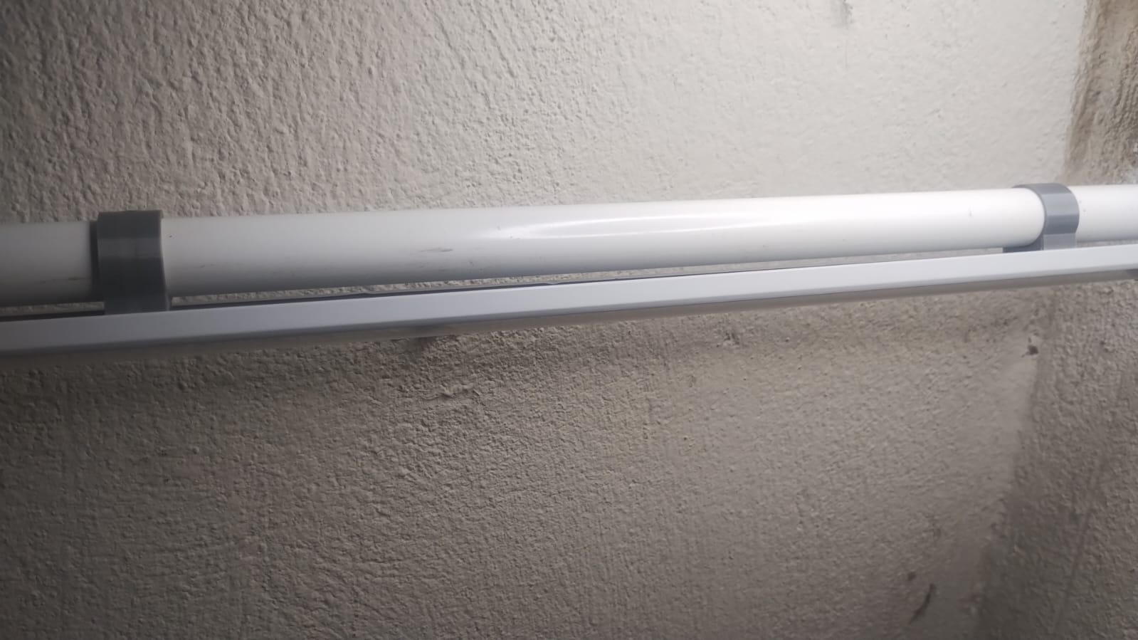 Simple LED Lamp Clip – Fits 1/2'' PVC Pipe