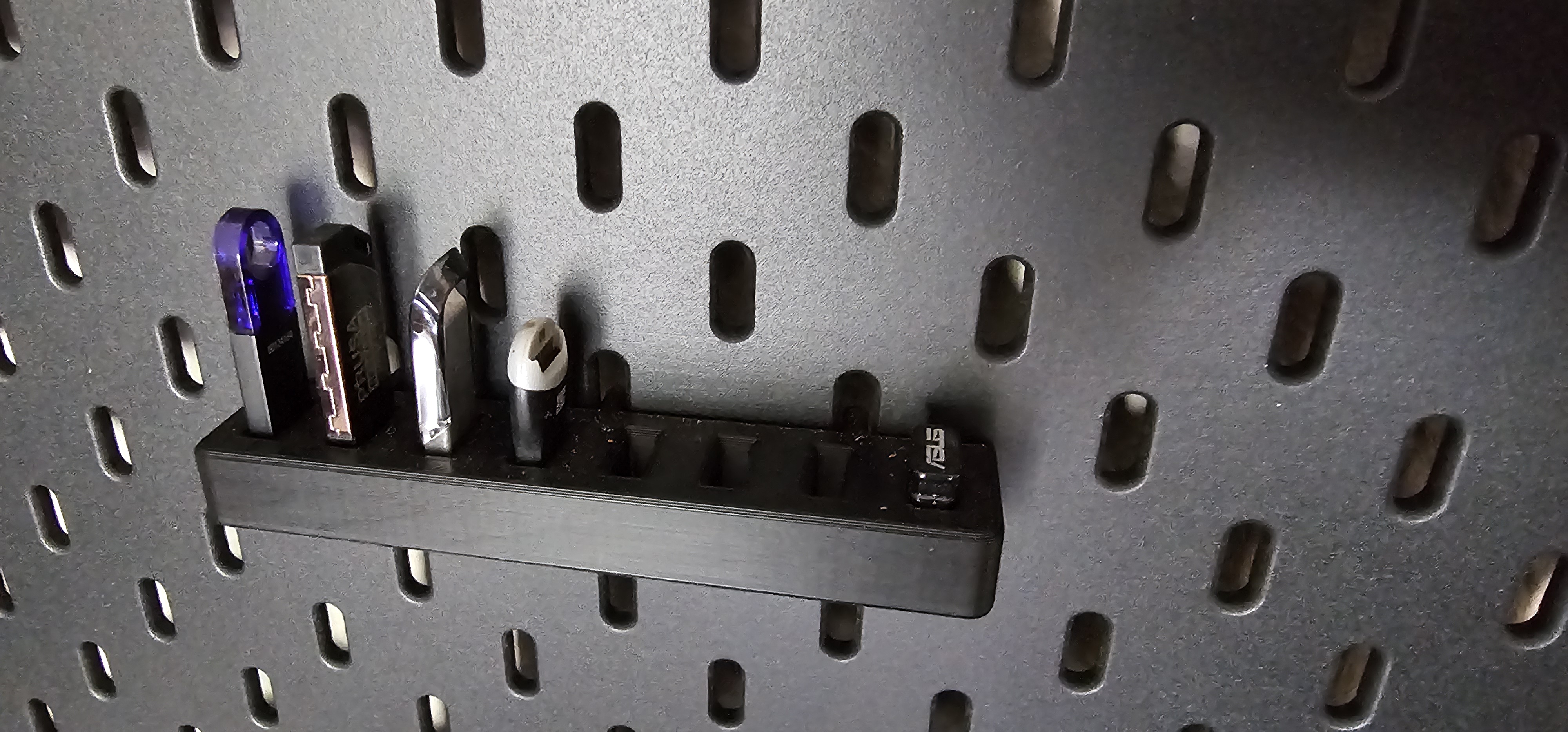 Skadis usb holder horizontal