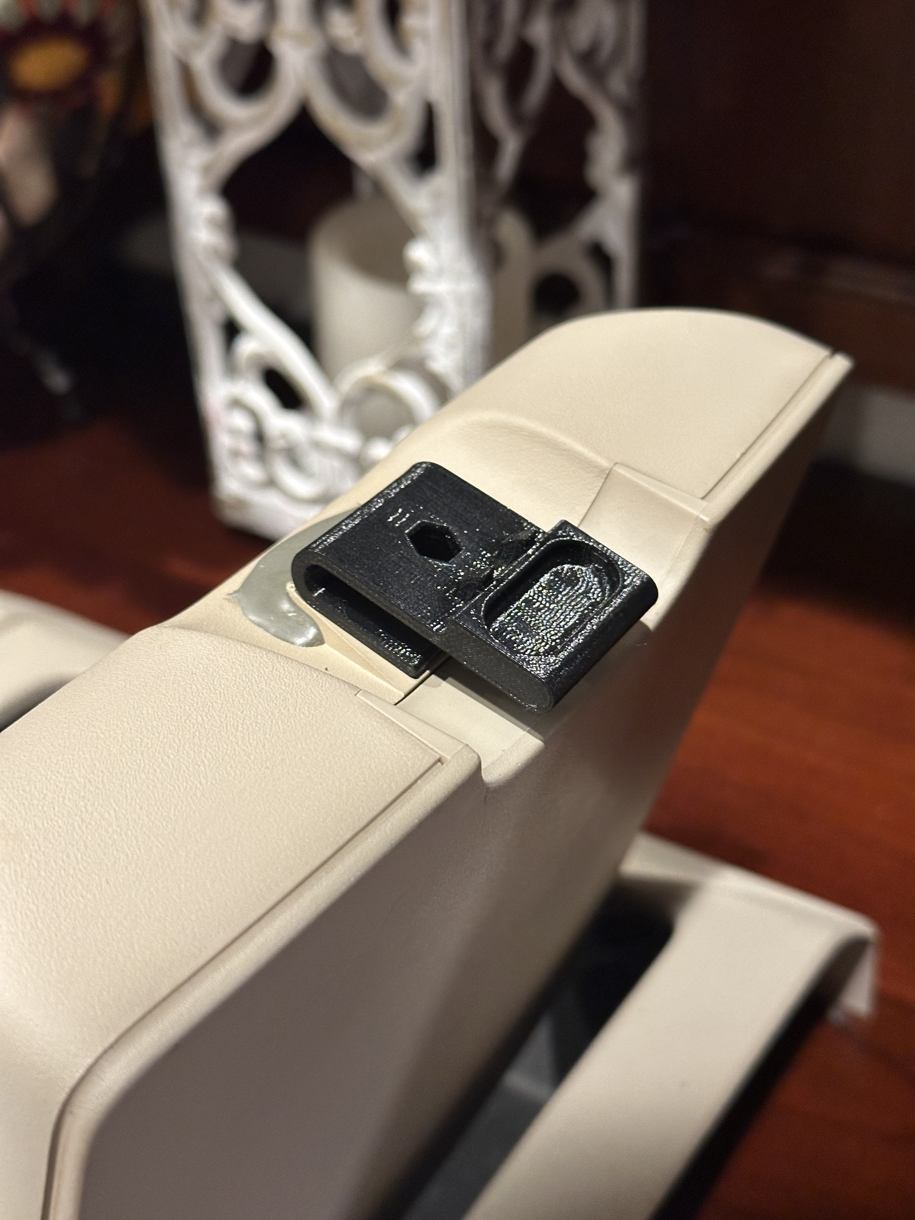 6th Gen Ford F-150 Interior Ceiling Accessory Latch — miniatura 2