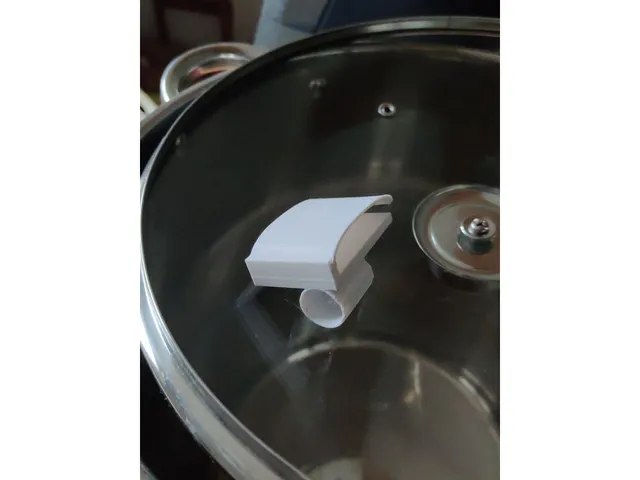 Brewing Helper Improved: holder for a beer brewing hose