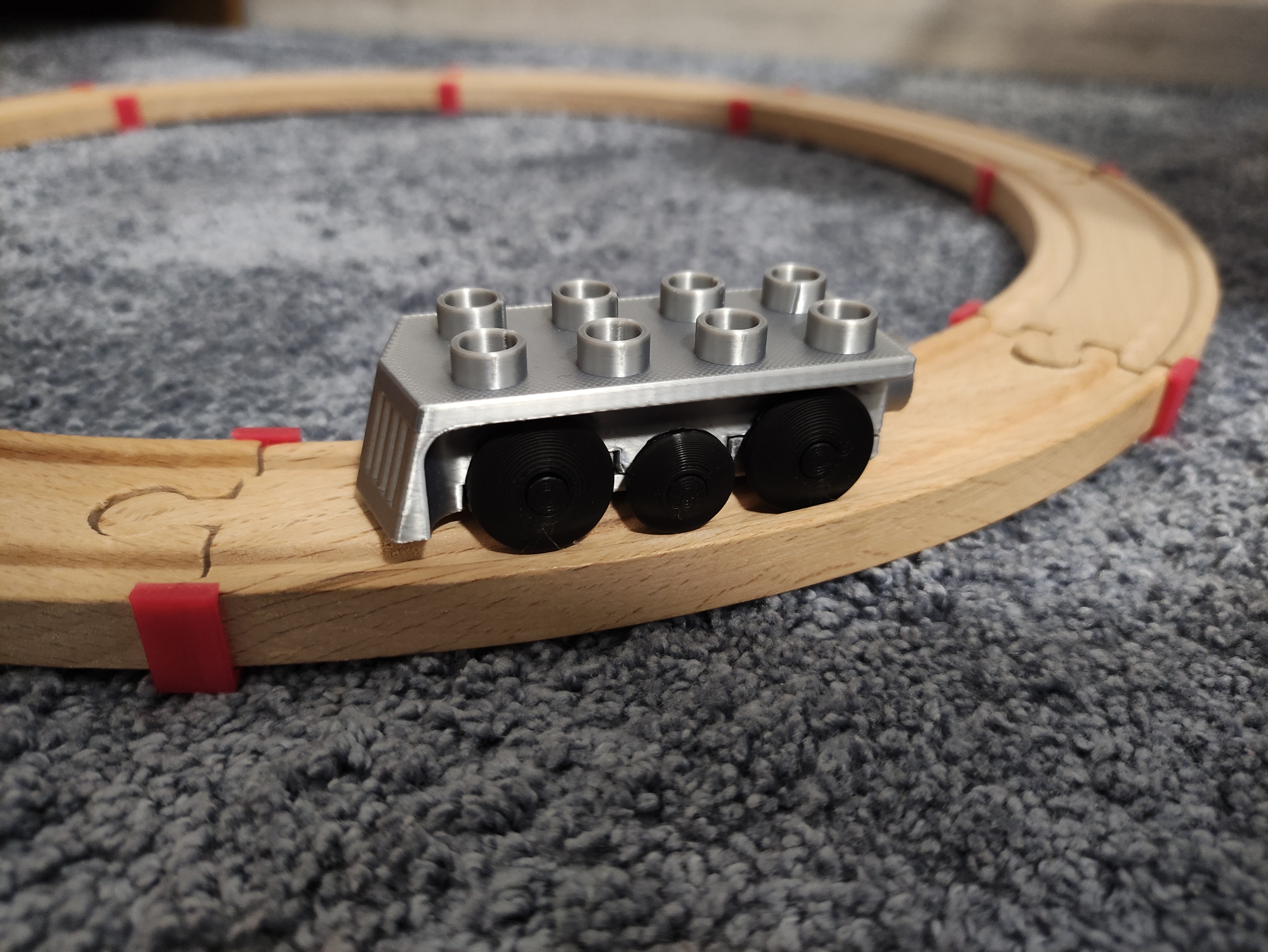 Duplo wood train base — miniatura 4