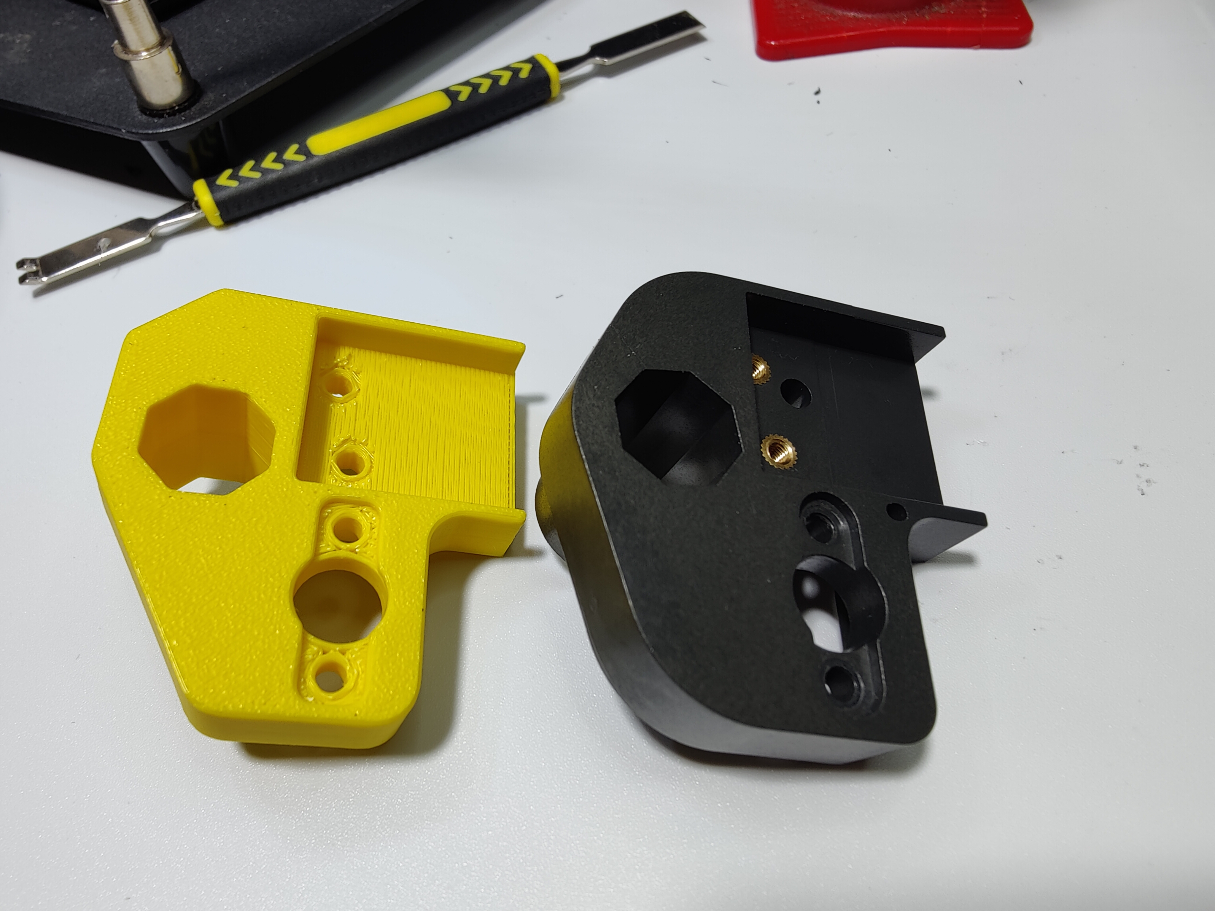 Elegoo Centauri Carbon Left Bed Support v1 (Also see v2) — miniatura 3